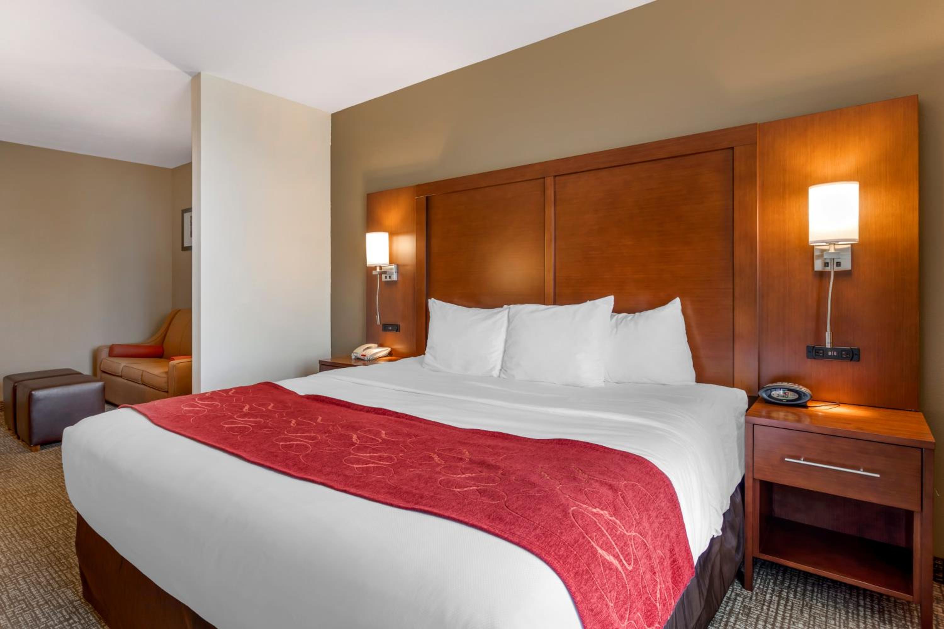 King Suite - Accessible/Non-Smoking - Photo 3