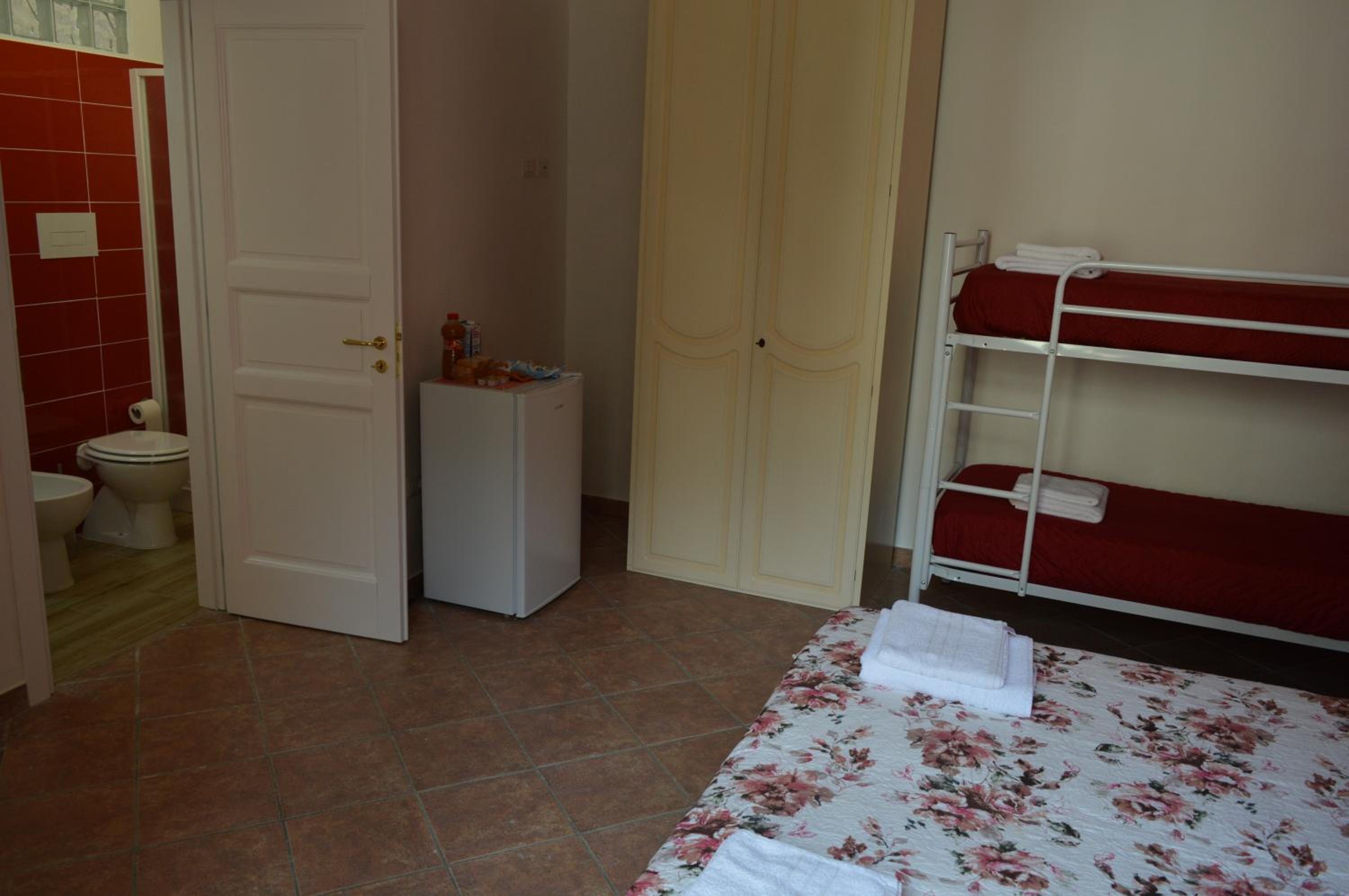 Quadruple Room with Mountain View - Photo 7