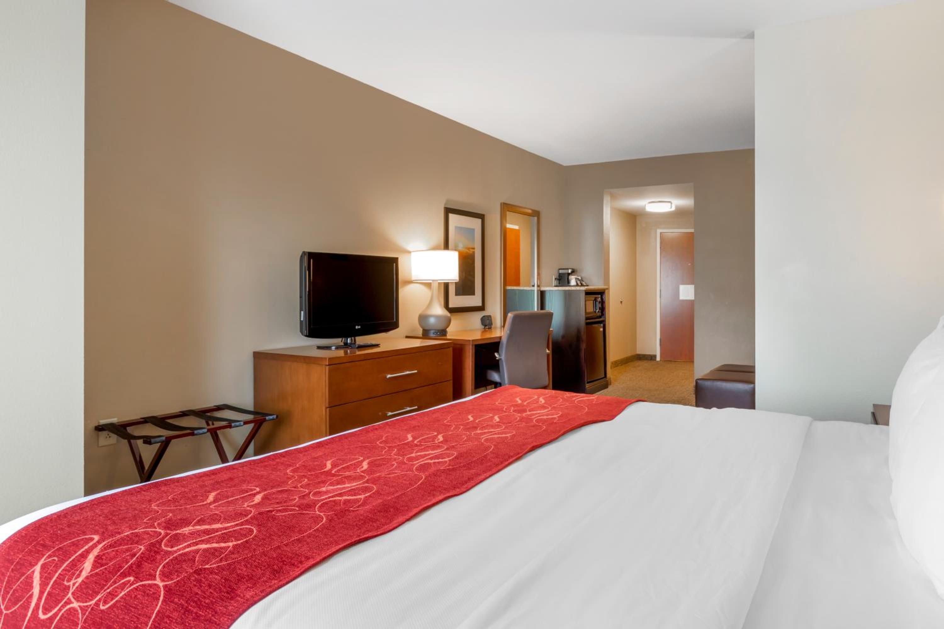 King Suite - Accessible/Non-Smoking - Photo 4