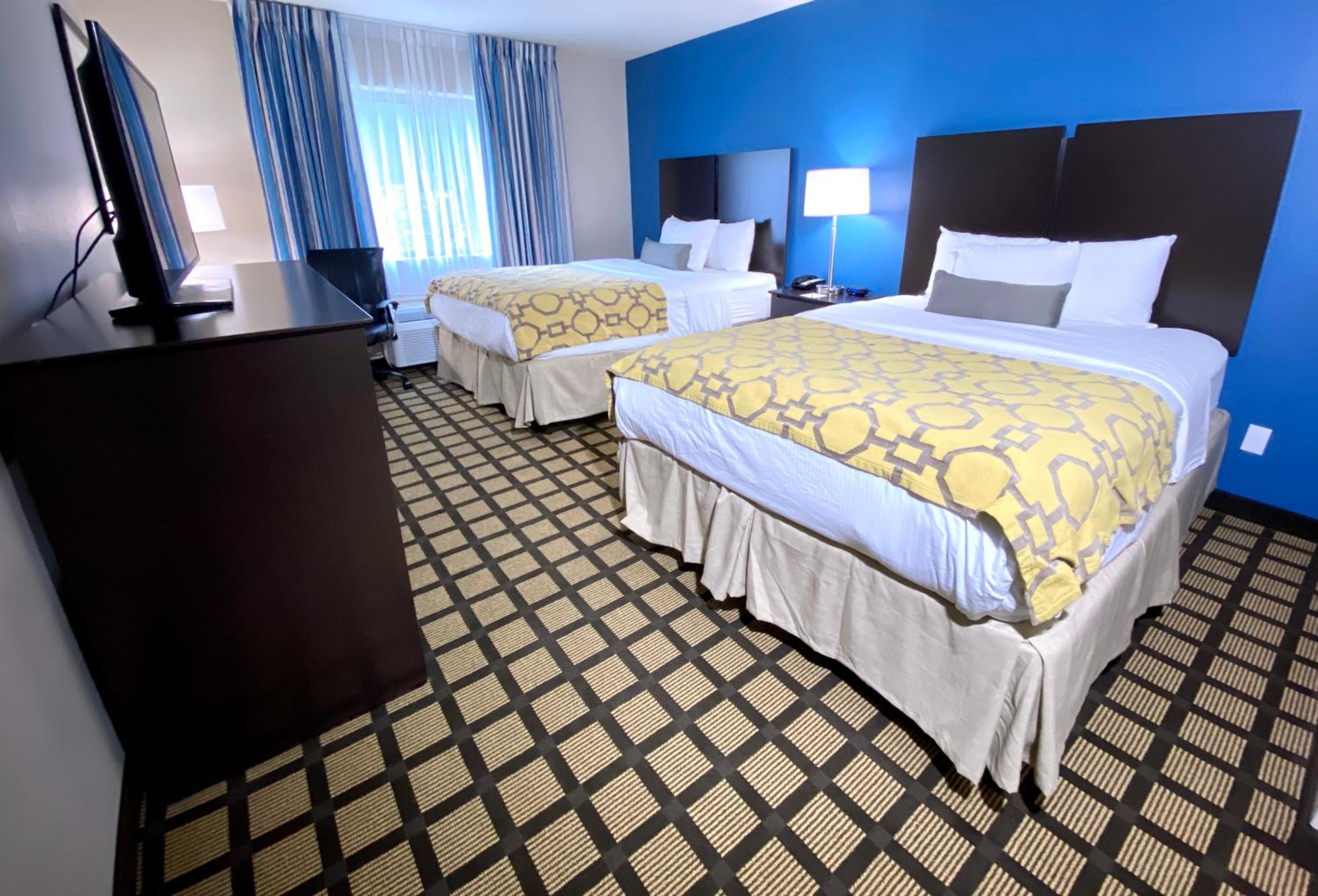 Queen Room with Two Queen Beds - Non-Smoking - Photo 1
