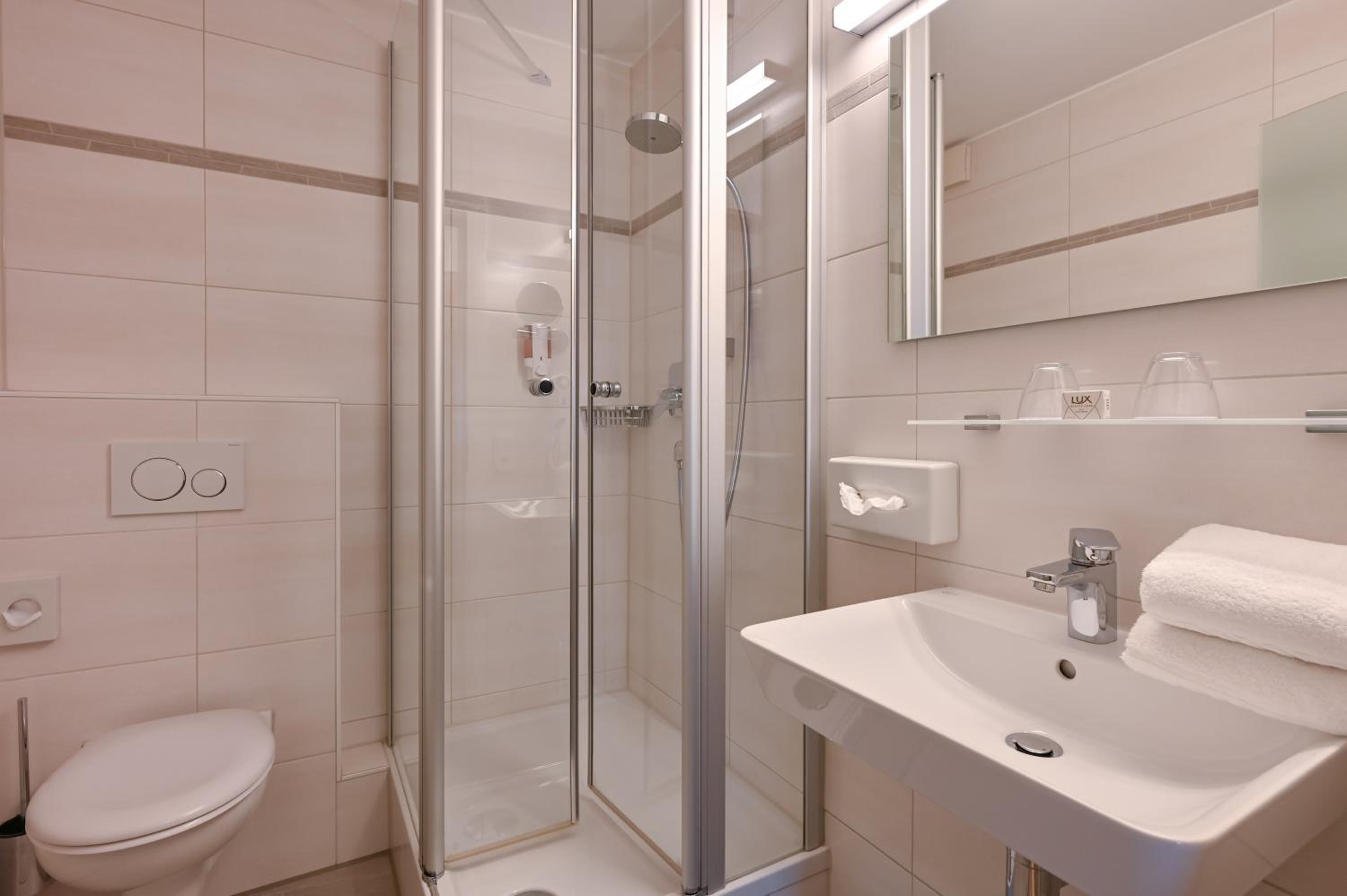 Family Room with Private Bathroom - Photo 6