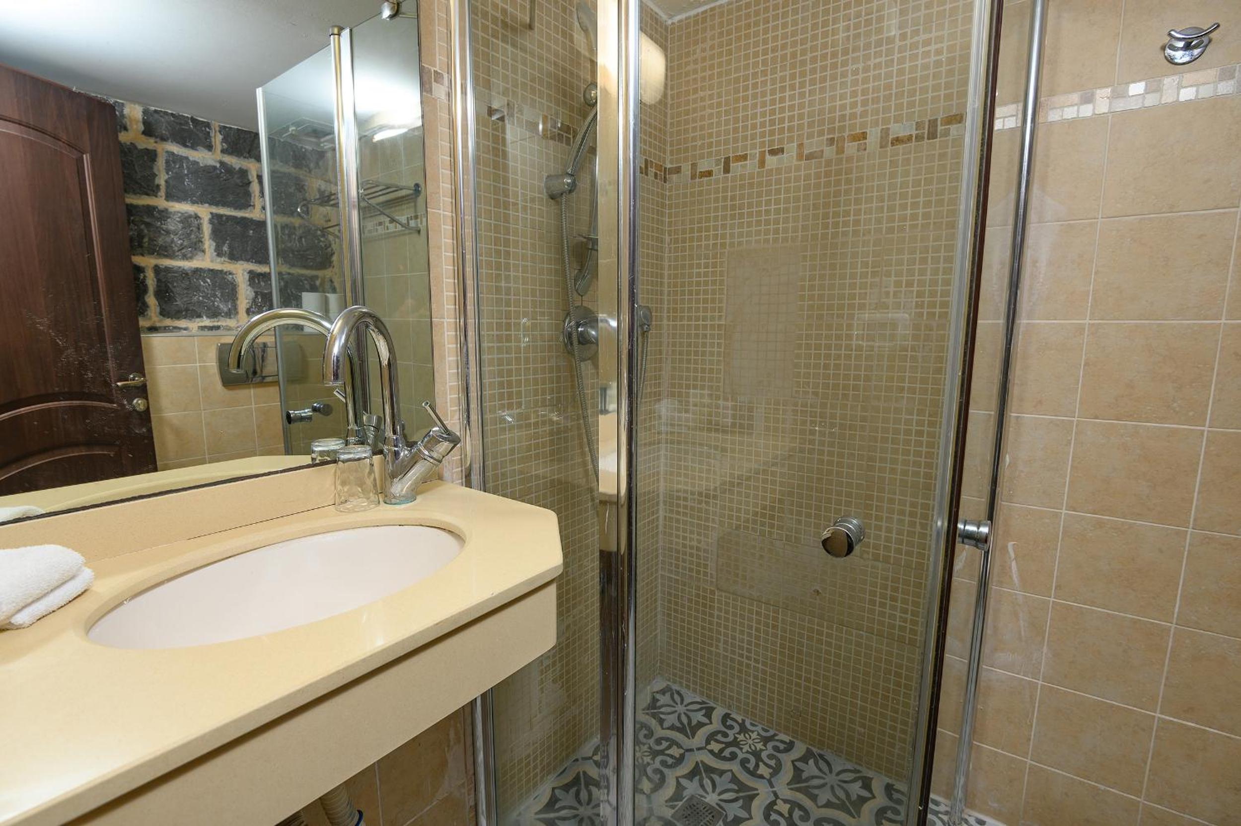 Double Room - Photo 12