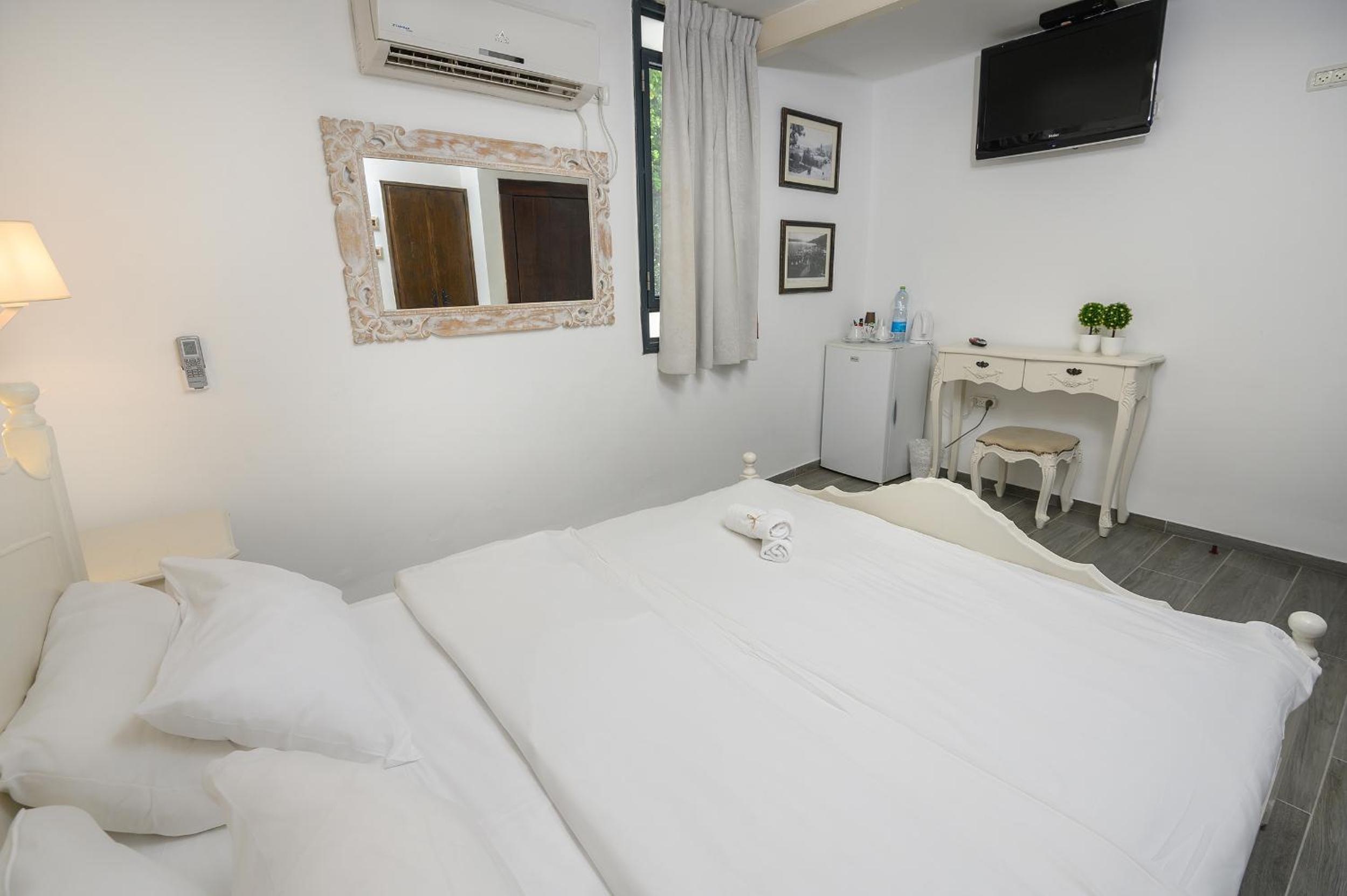 Double Room - Photo 16