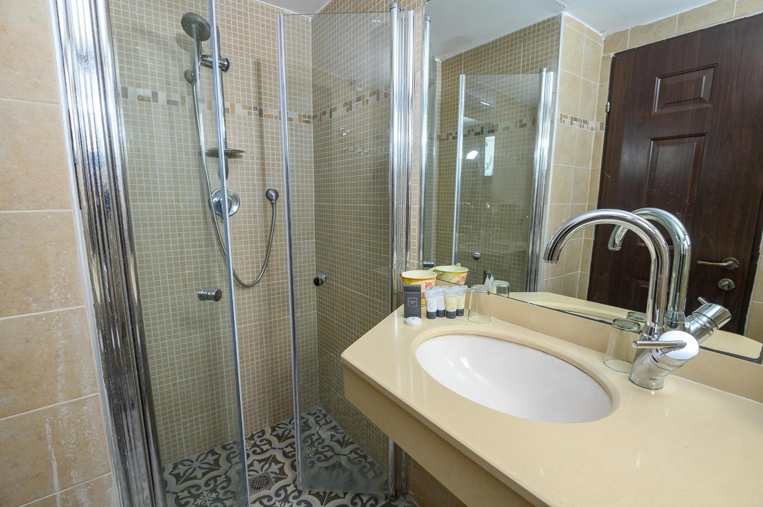 Double Room - Photo 17