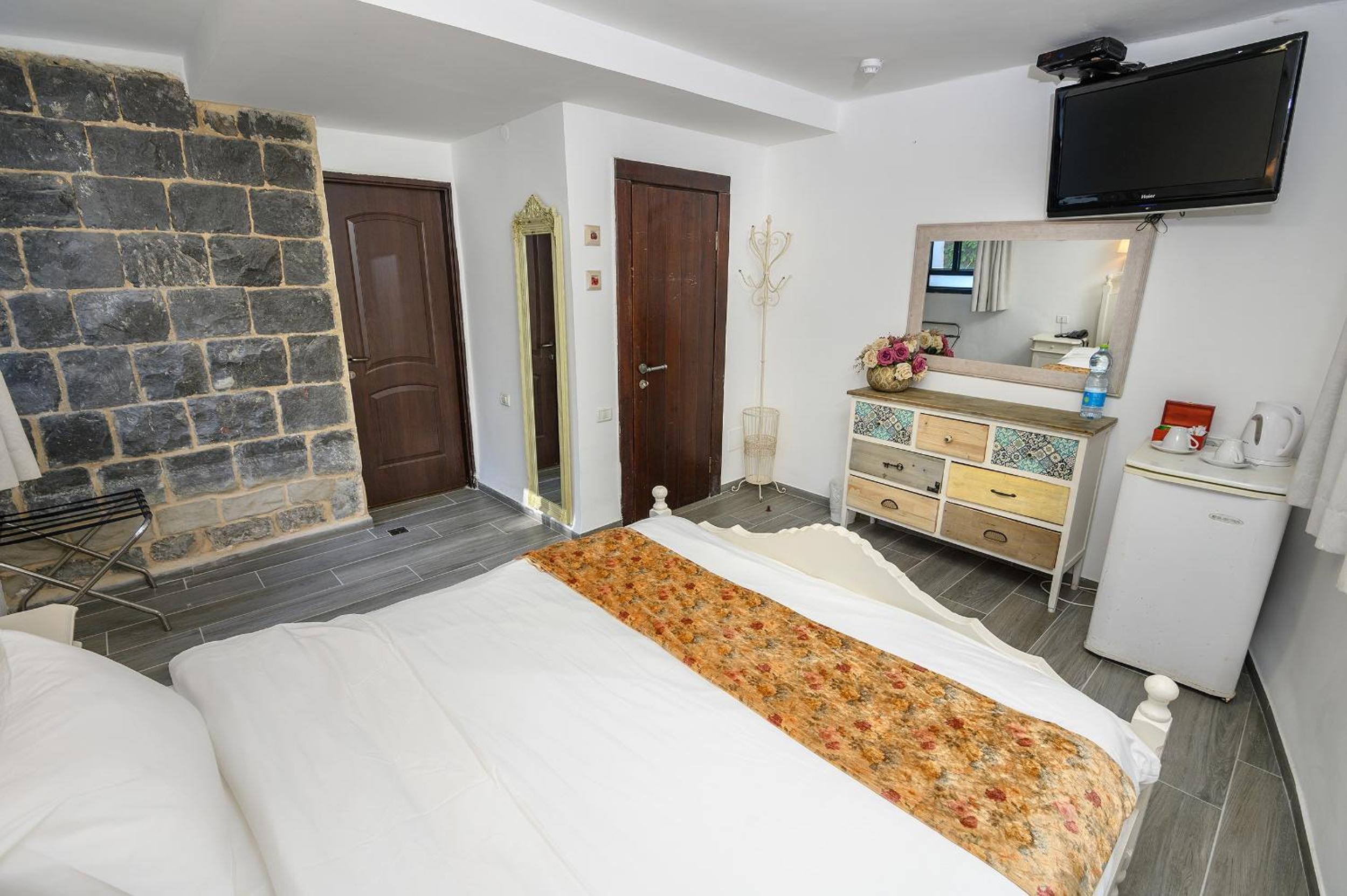 Double Room - Photo 7