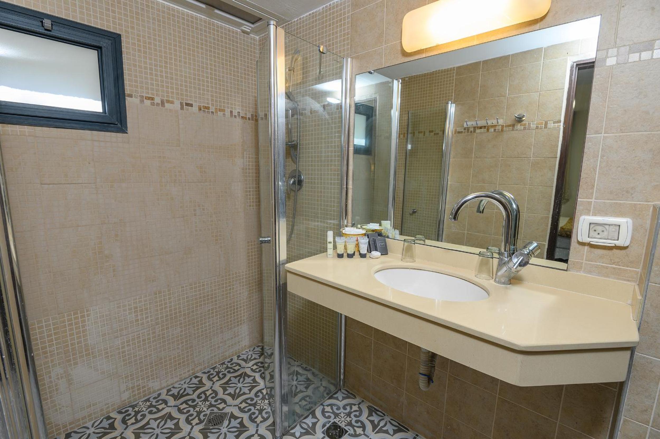 Double Room - Photo 9