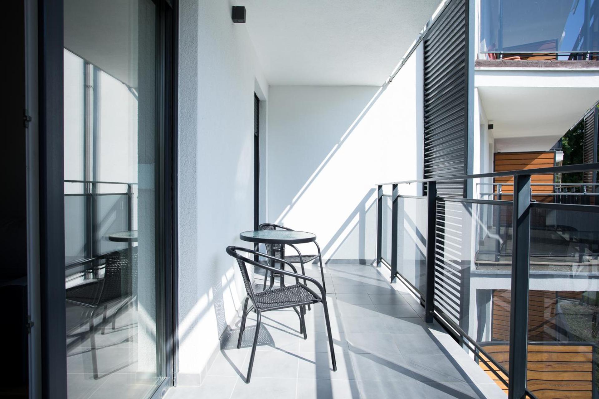 One-Bedroom Apartment - Photo 3