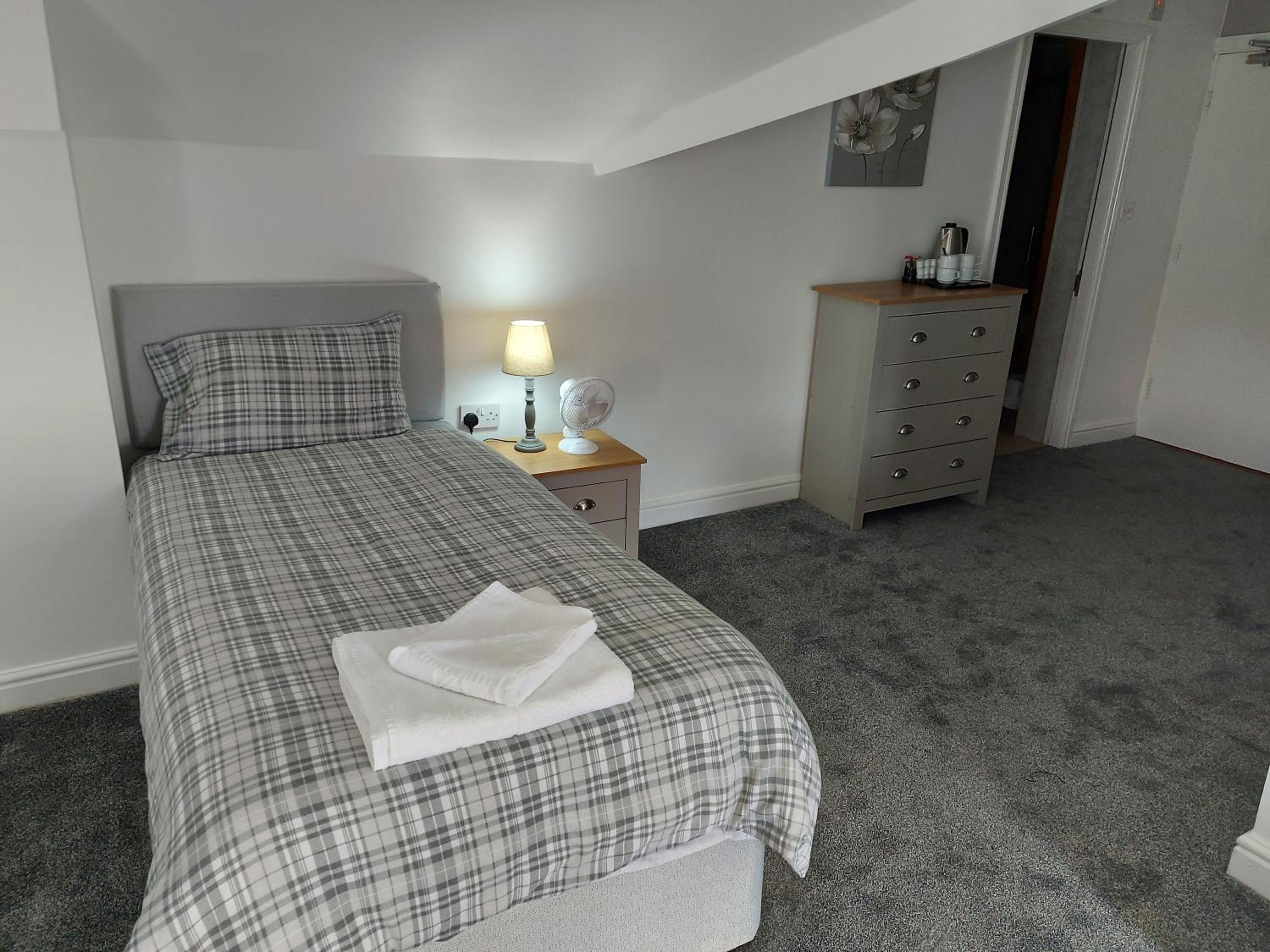 Classic Quadruple Room - Photo 6