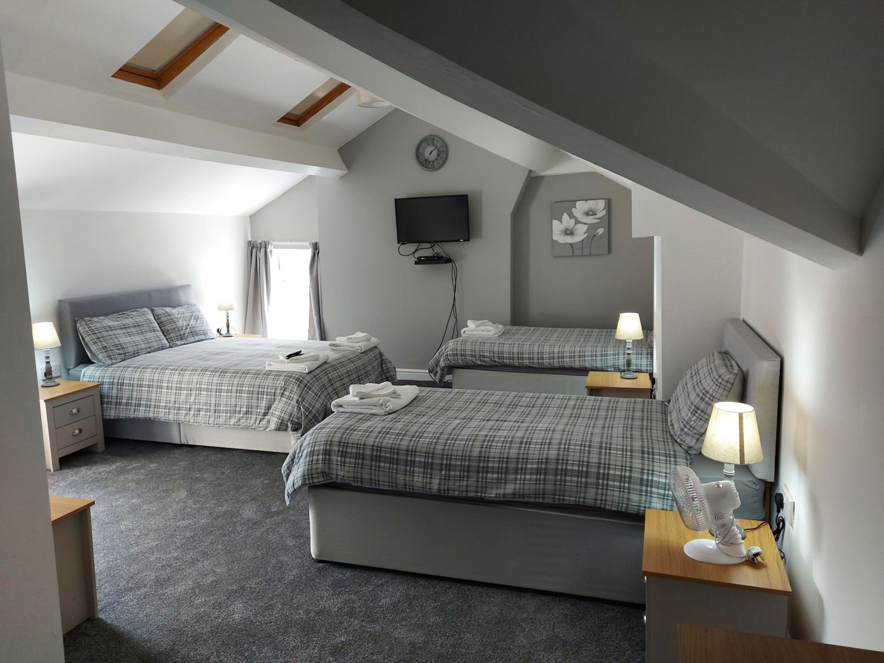 Classic Quadruple Room - Photo 5