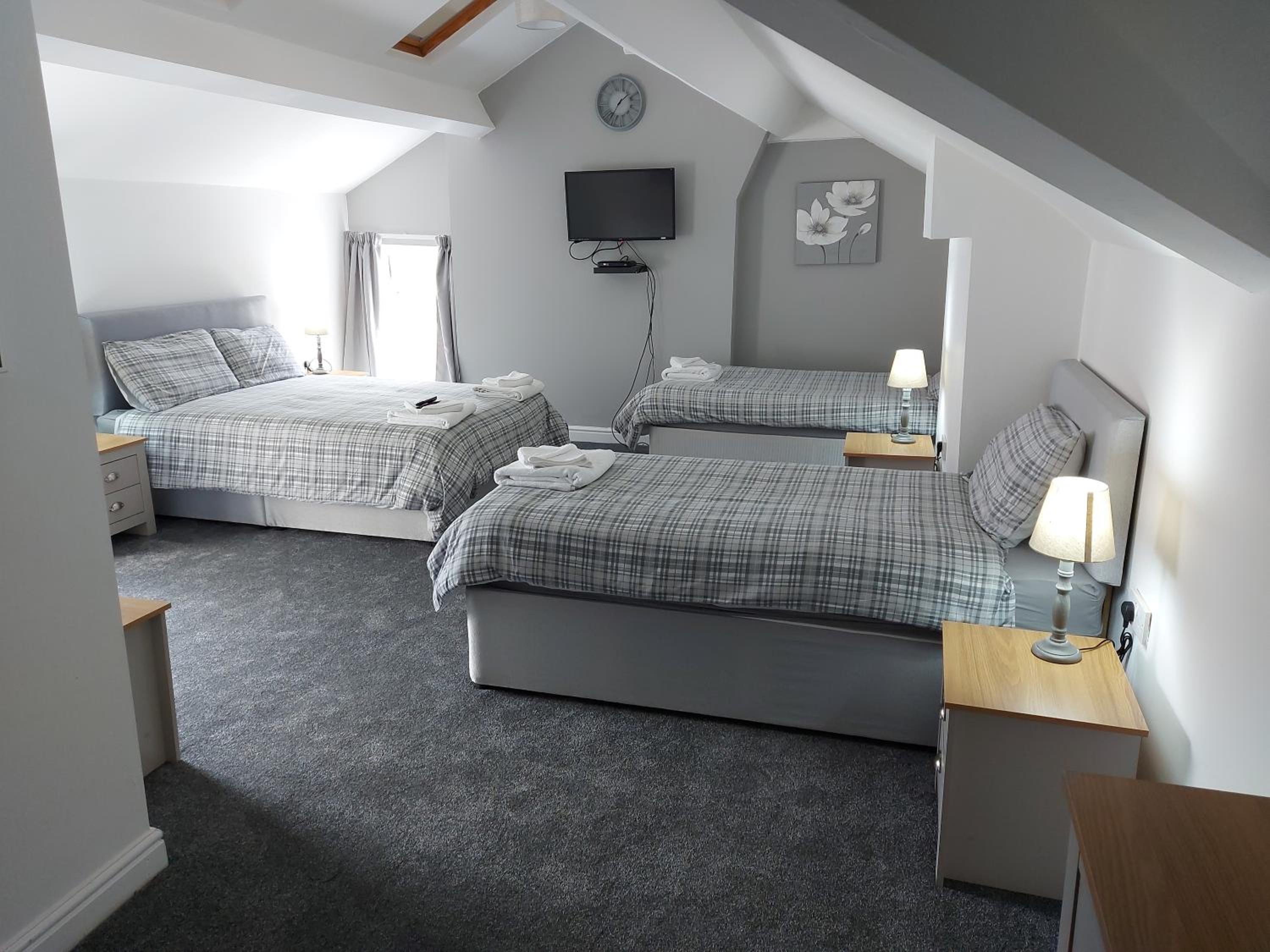 Classic Quadruple Room - Photo 7