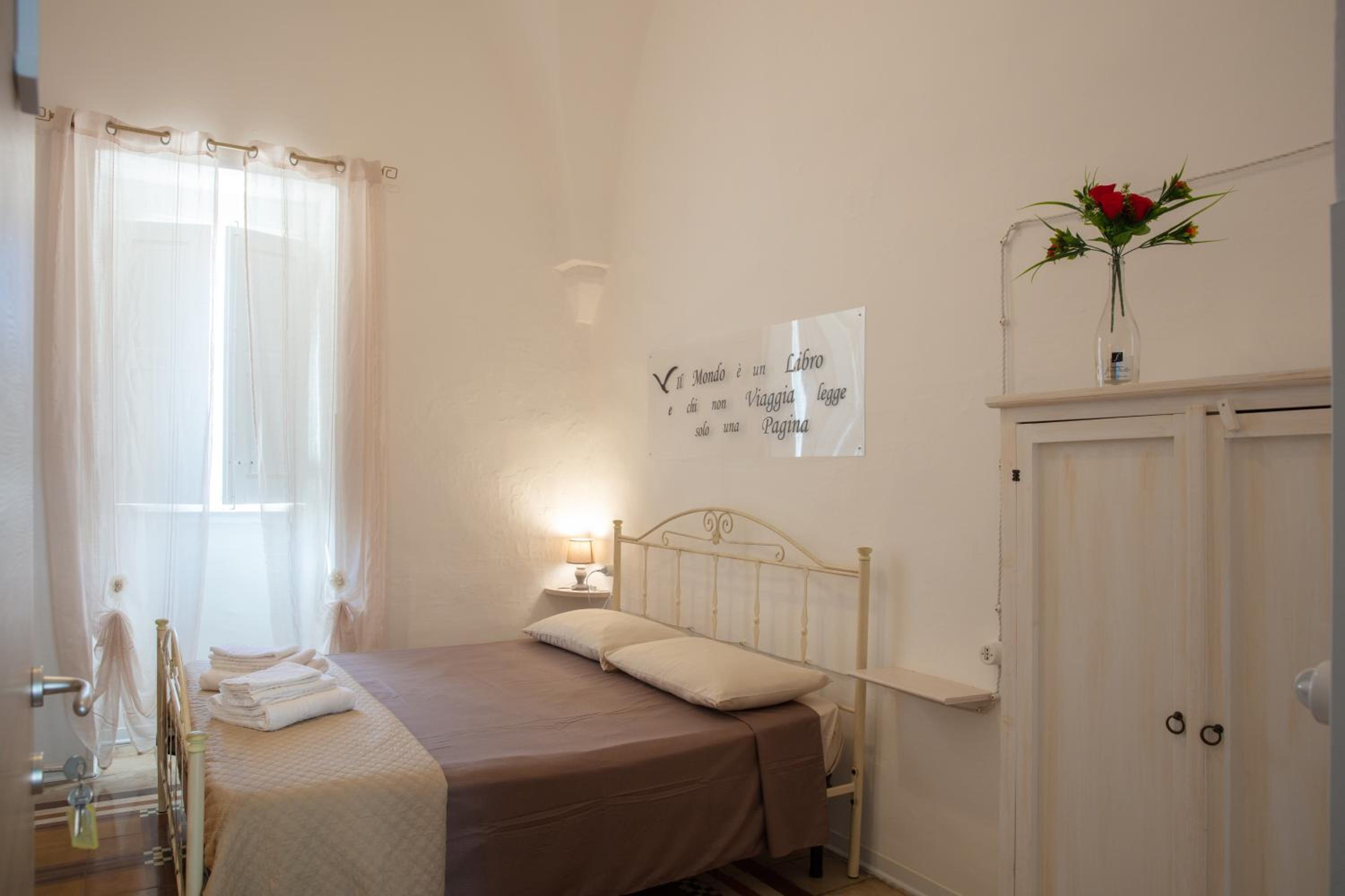 Double Room with Private Bathroom - Photo 8