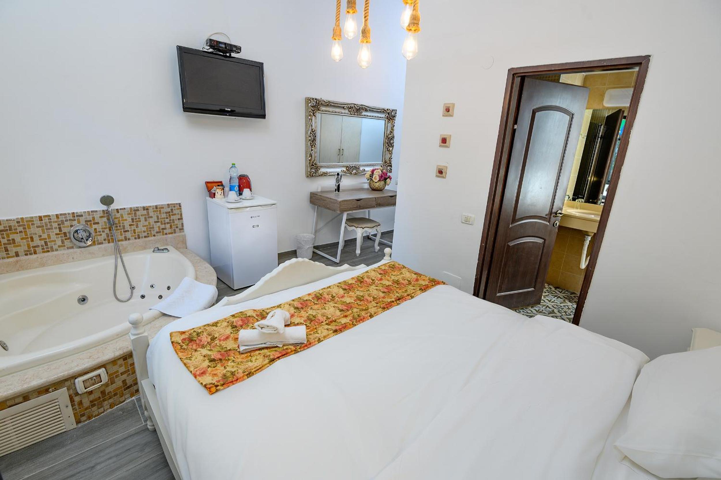 Deluxe Double Room - Photo 2