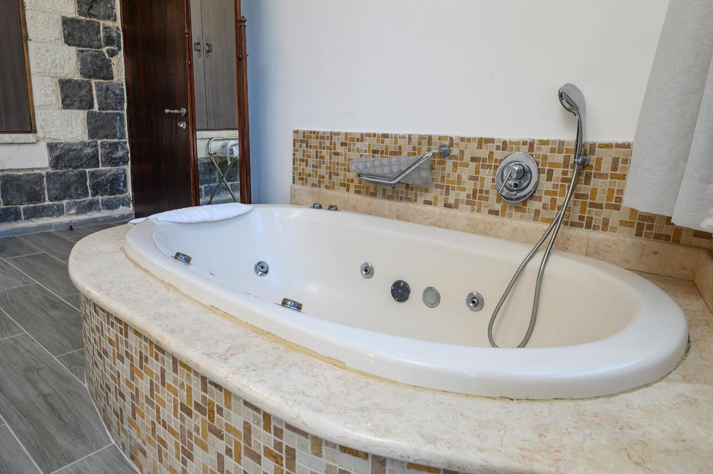 Suite - Photo 9