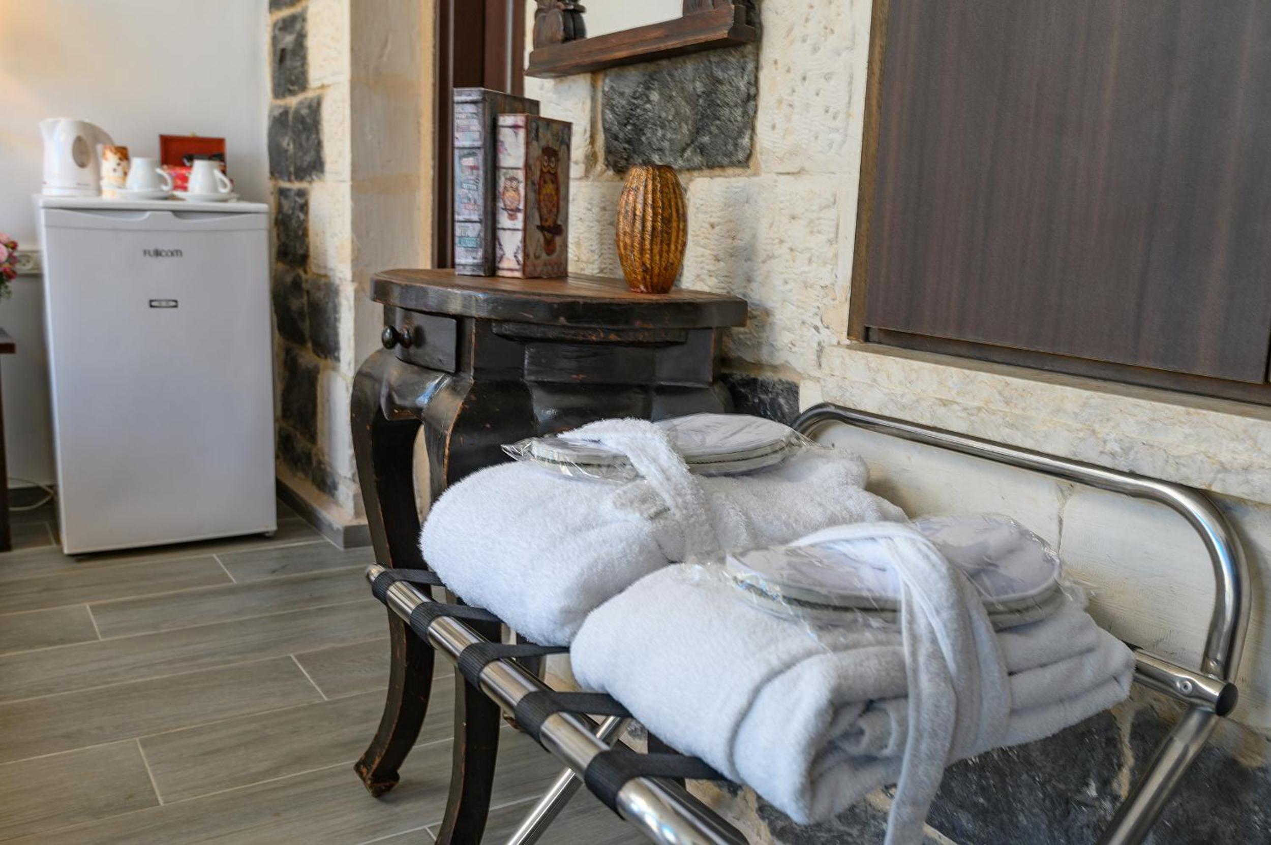 Suite - Photo 10