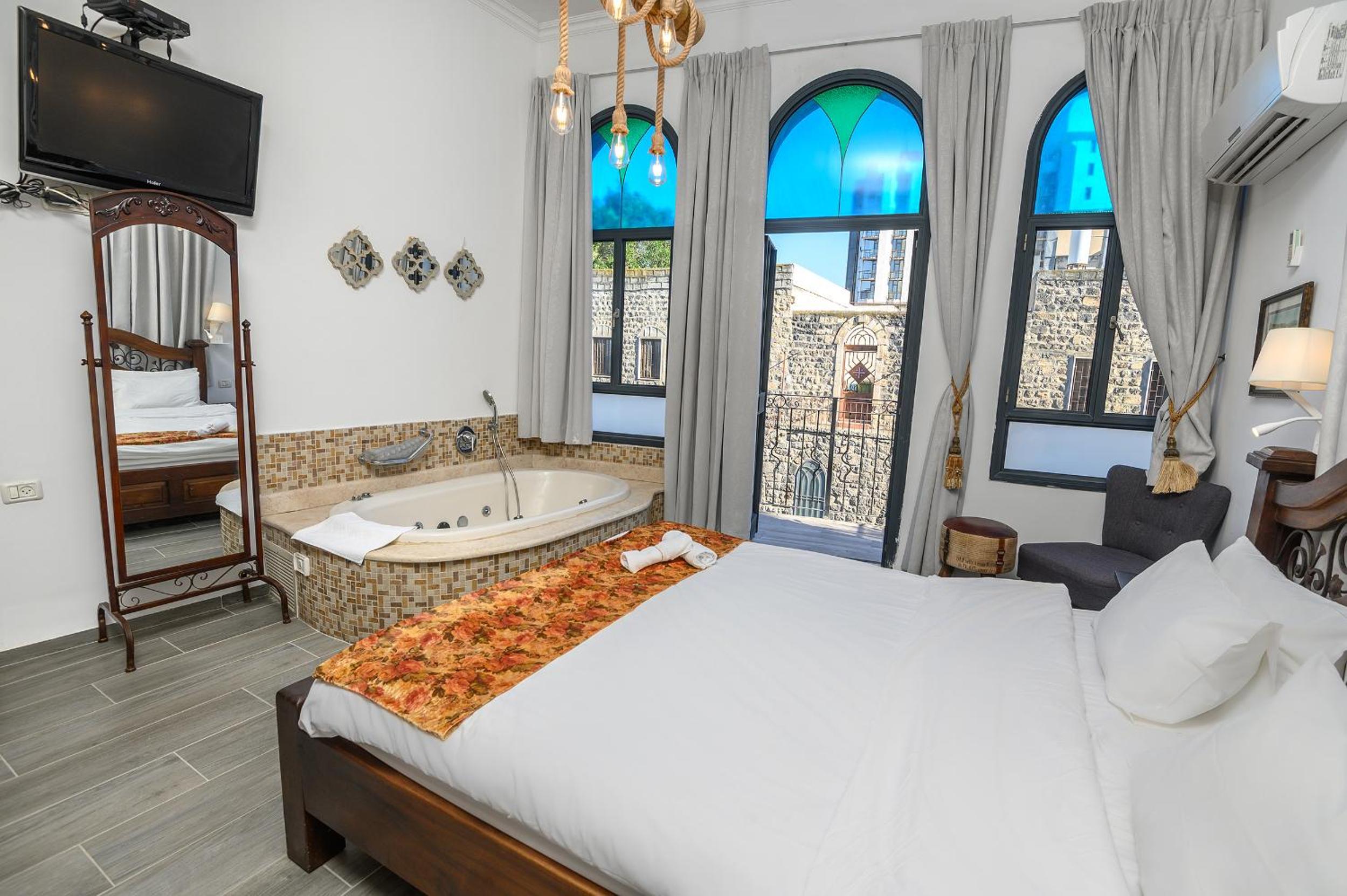 Suite - Photo 3