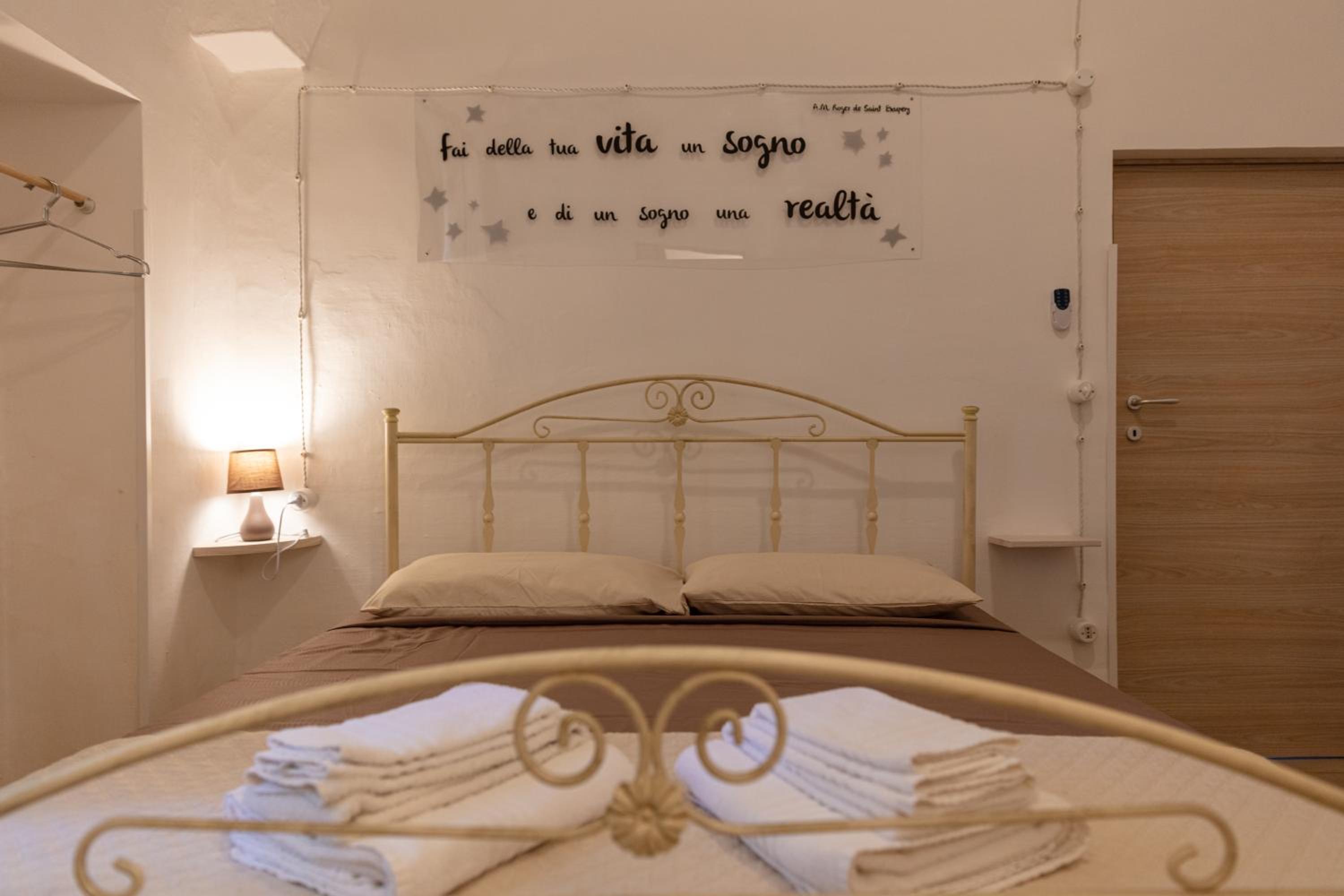 Double Room with Private Bathroom - Photo 16