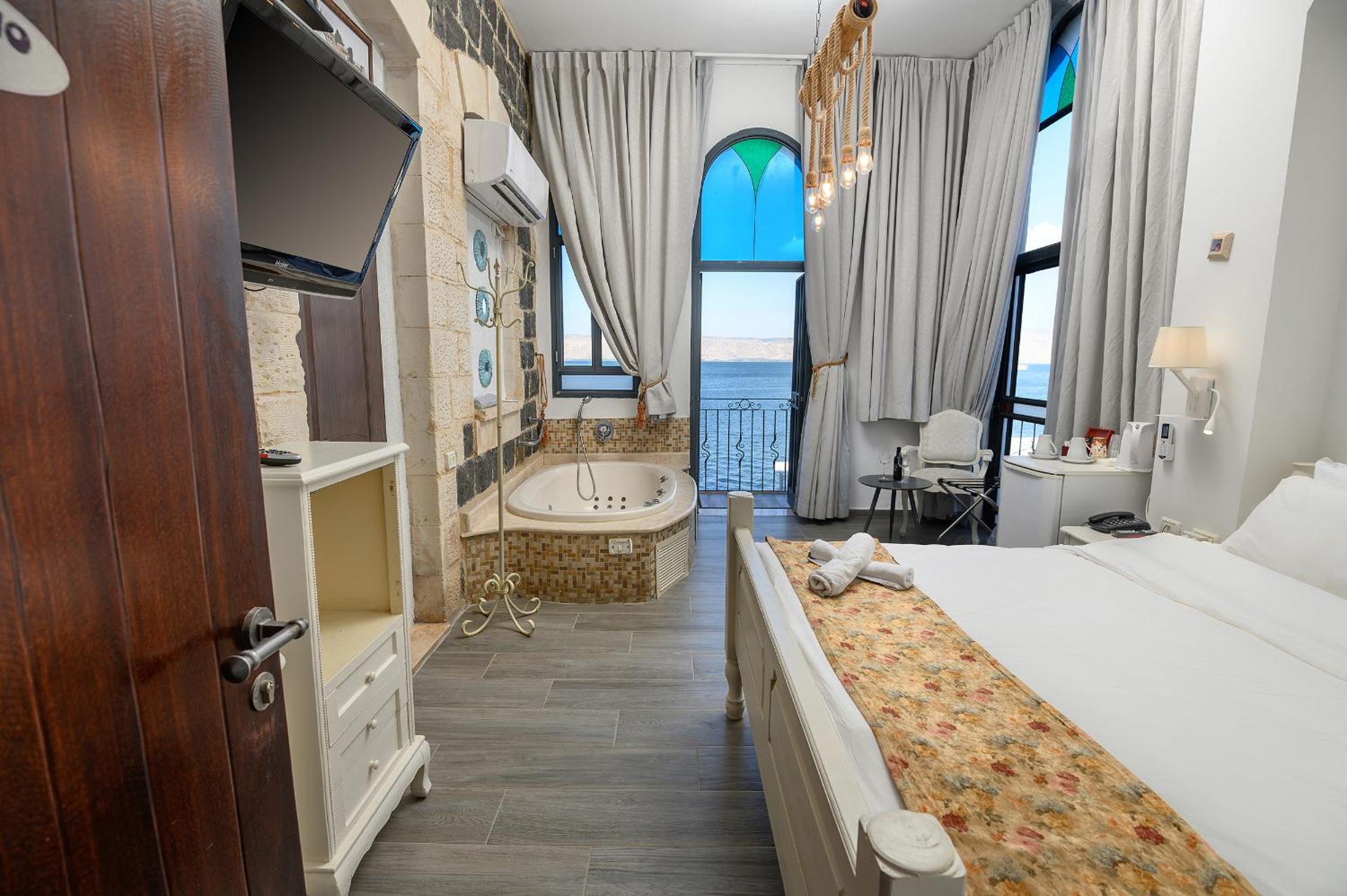 Suite - Photo 2