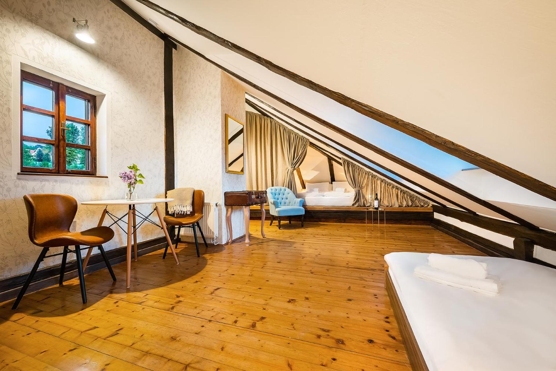 Quadruple Room with Private Bathroom - Photo 10