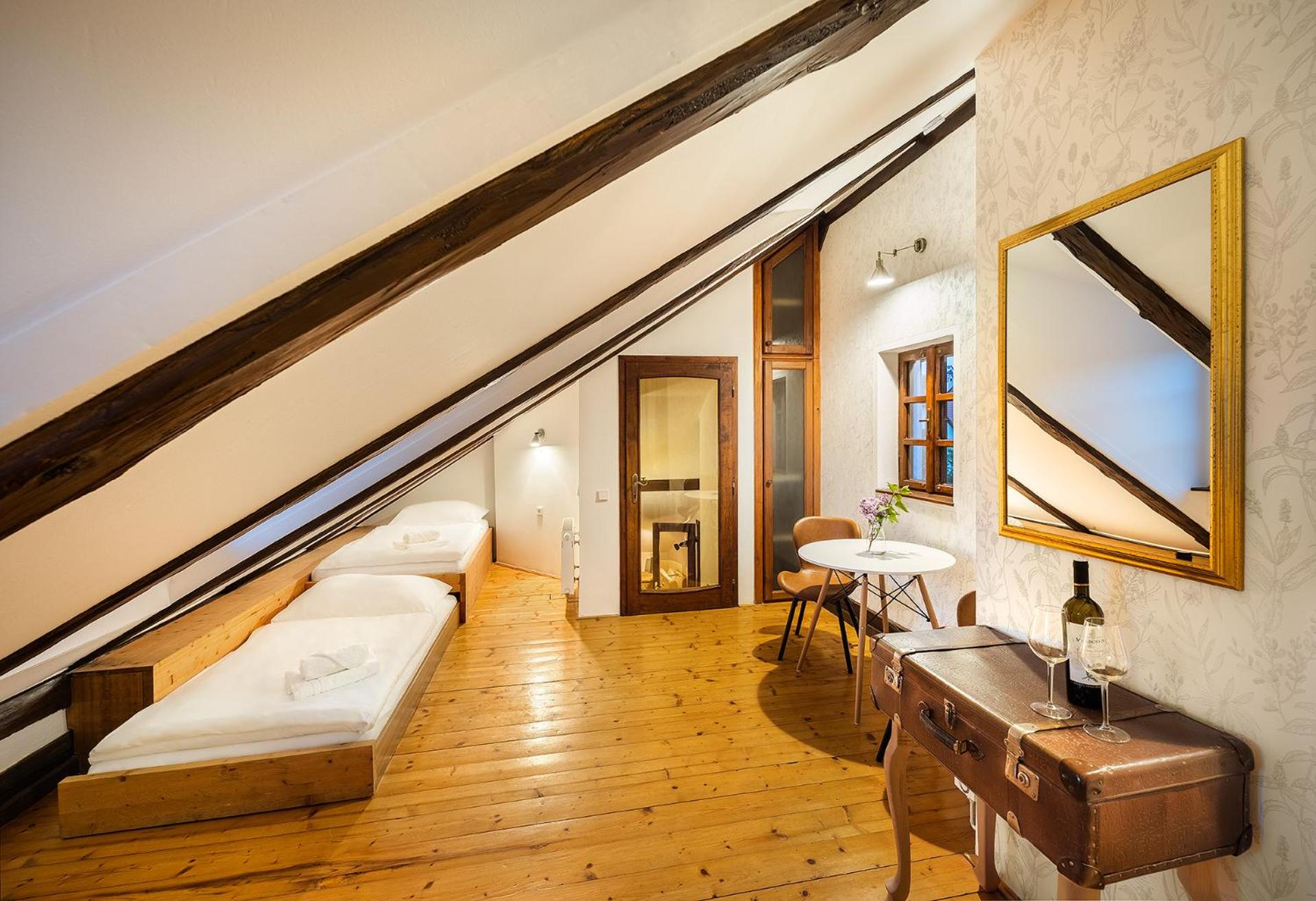 Quadruple Room with Private Bathroom - Photo 1