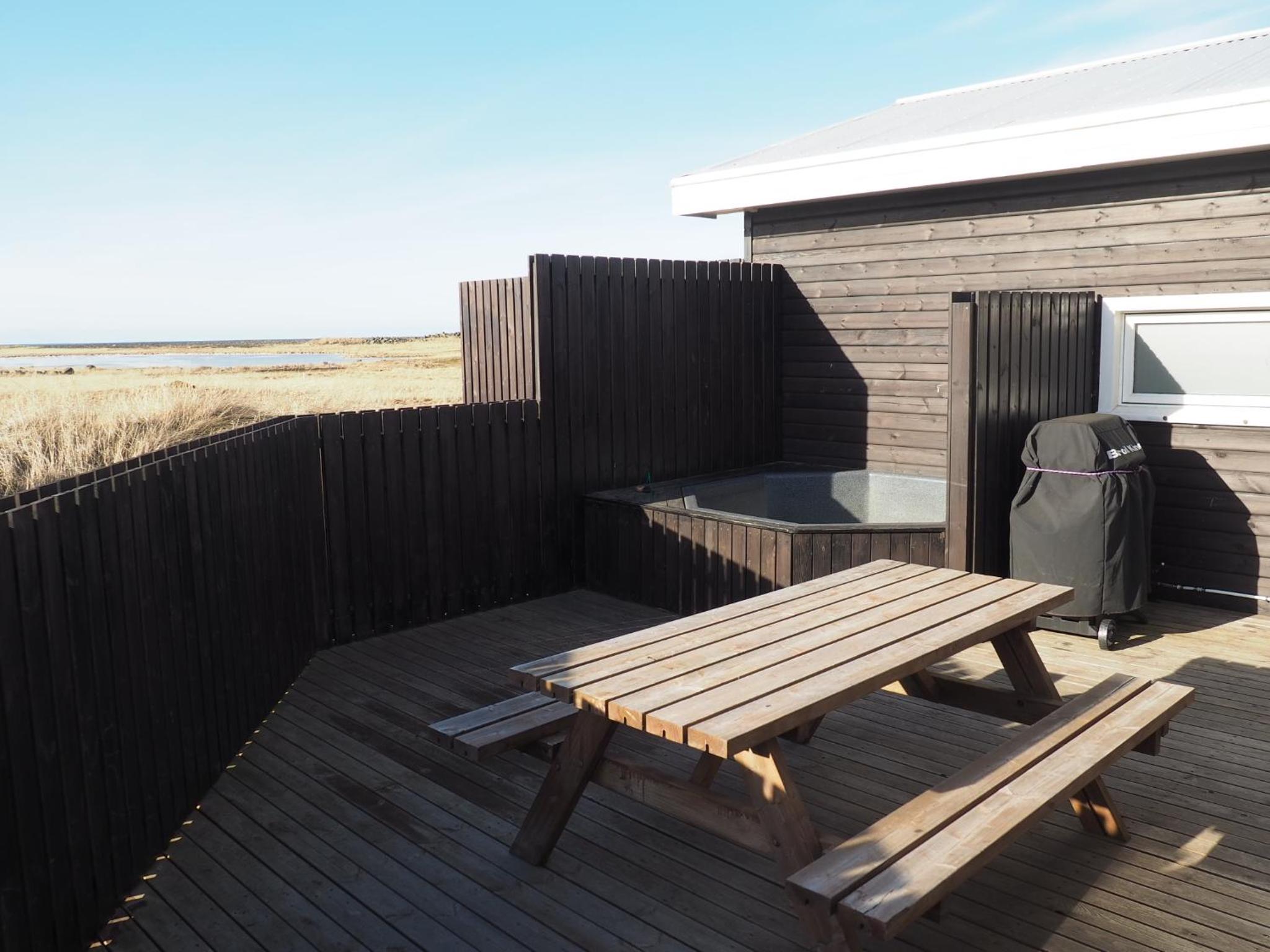 One-Bedroom Apartment with Hot Tub - Photo 4