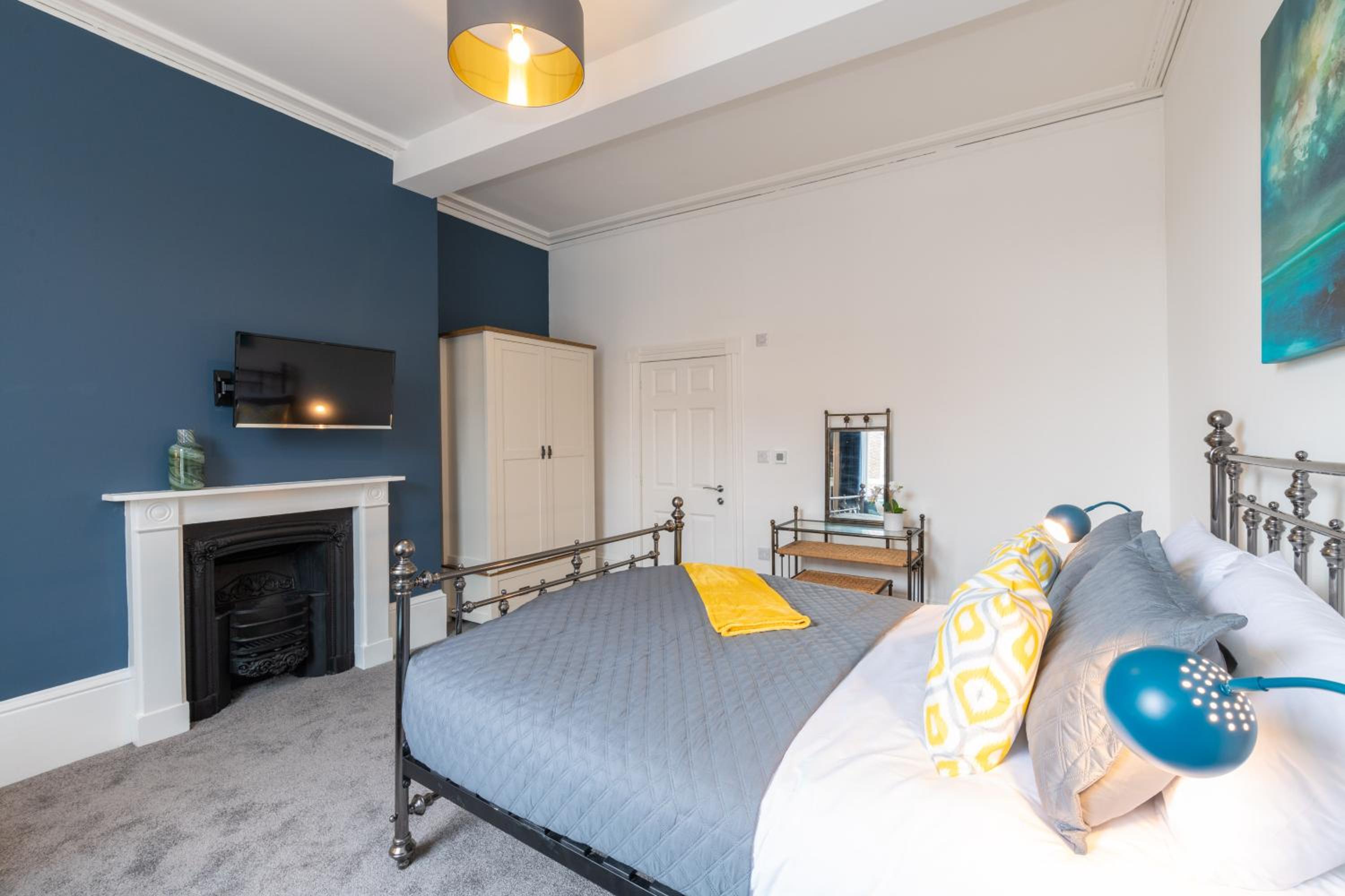 Deluxe King Room - Photo 8