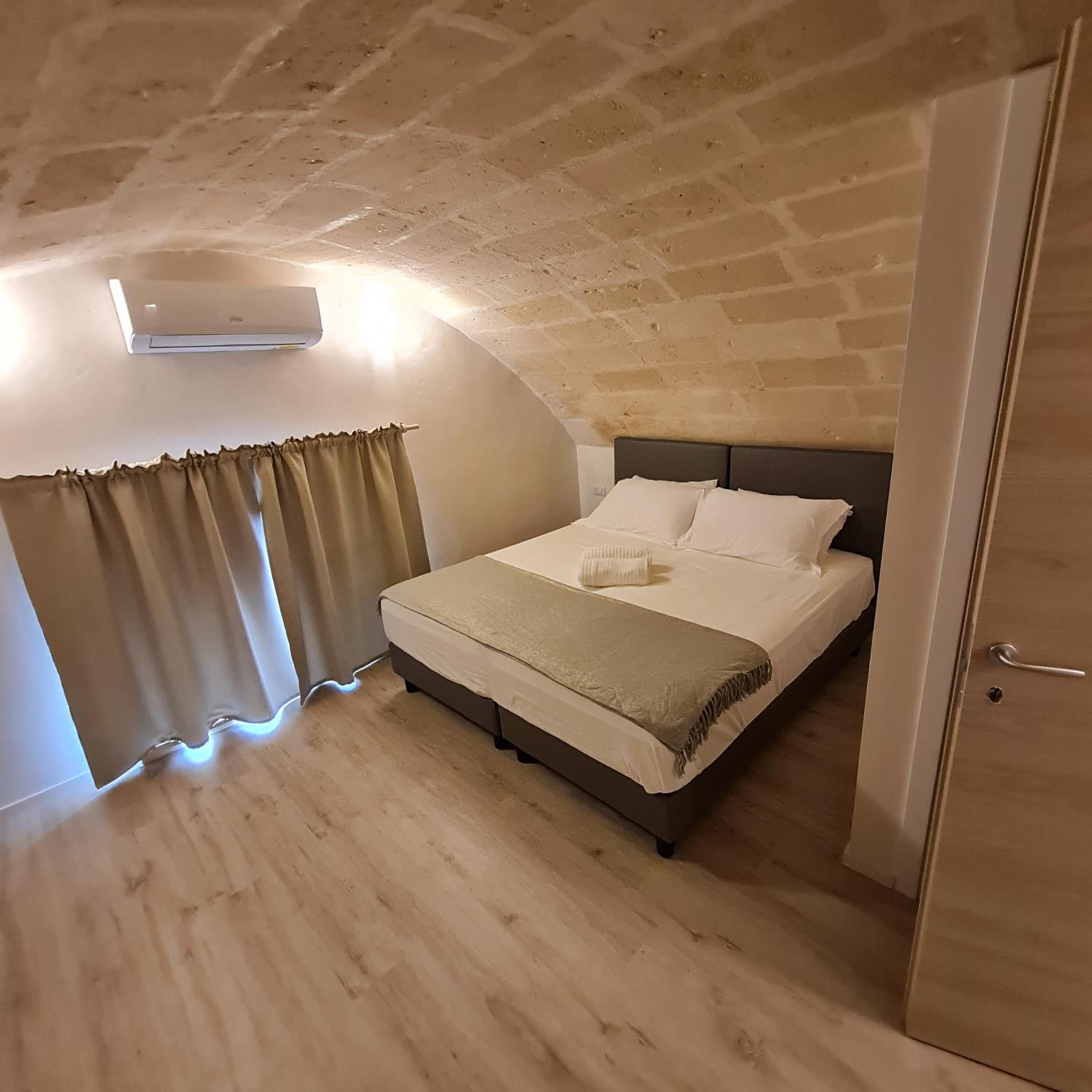 Deluxe Double or Twin Room - Photo 13