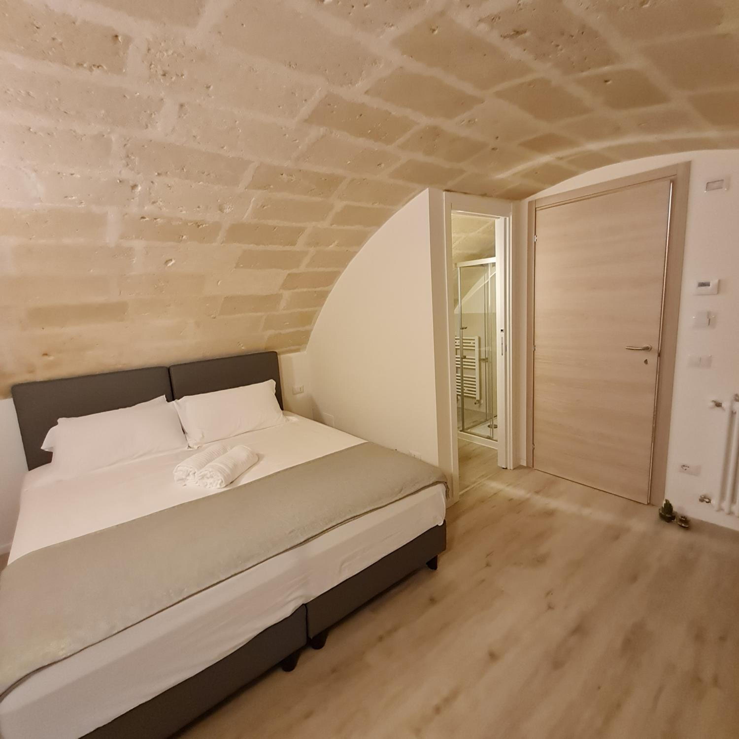 Deluxe Double or Twin Room - Photo 12