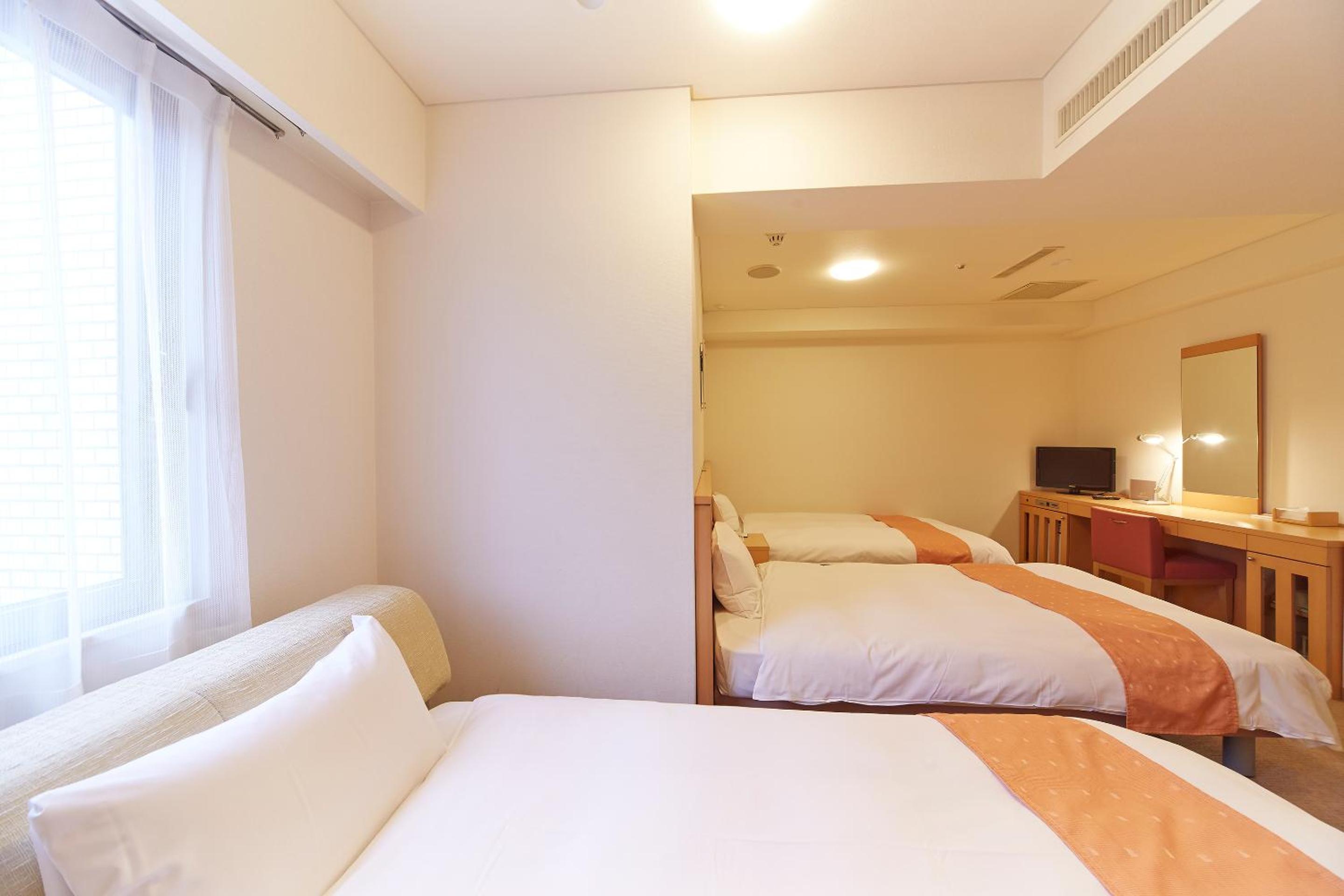 Triple Room - Non-Smoking photo 1