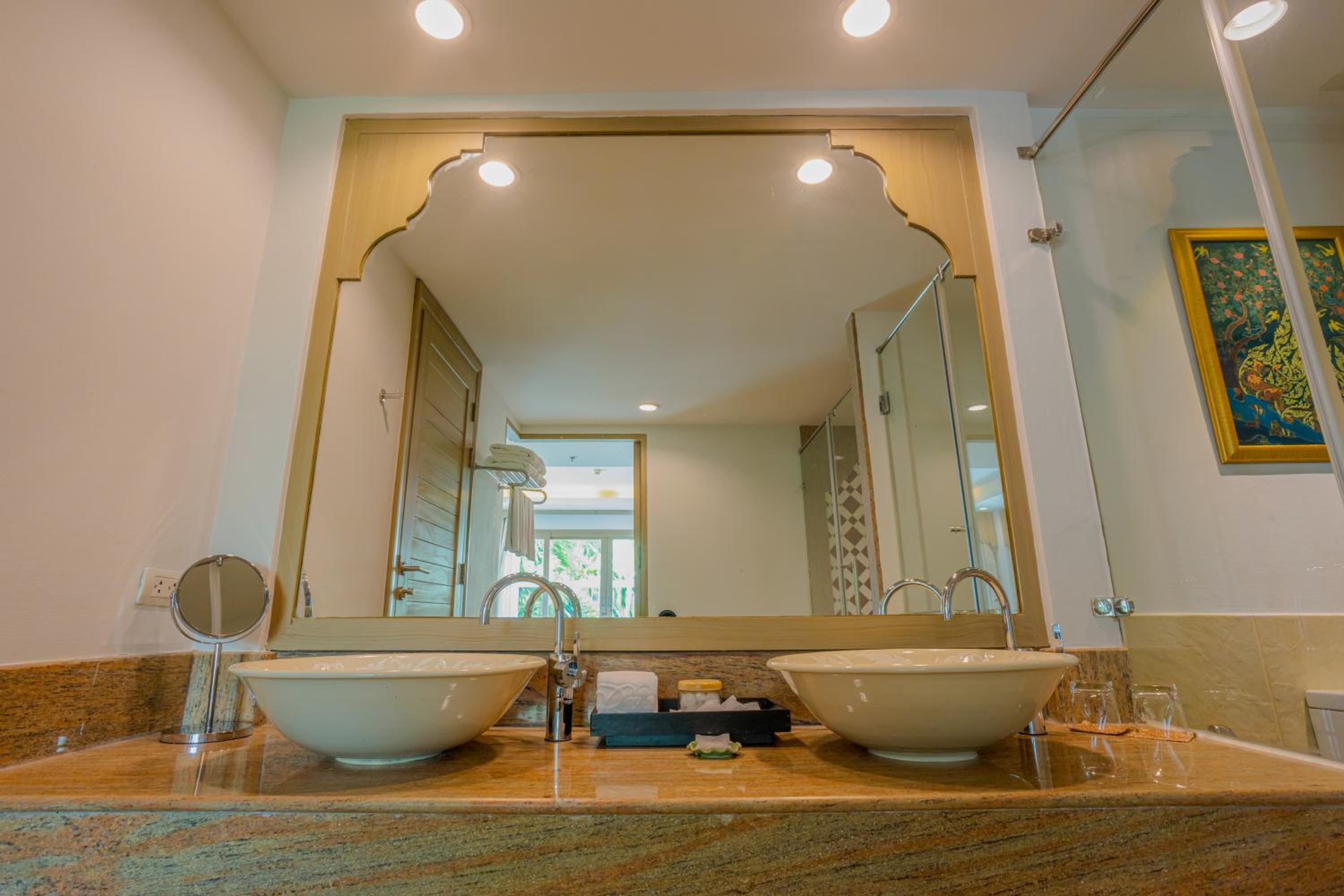 Family Suite One-Bedroom - Photo 10
