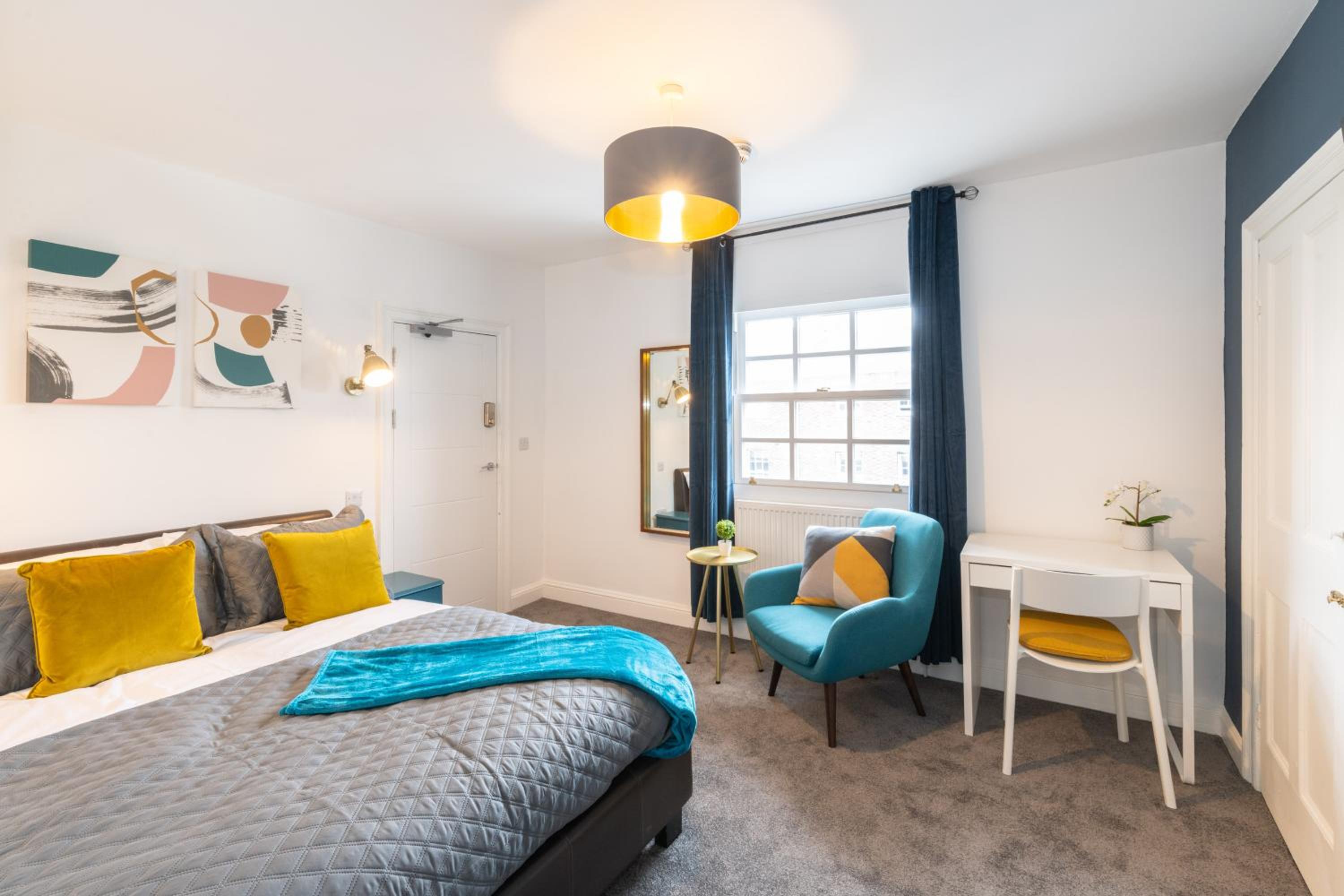 Standard King Room - Photo 12