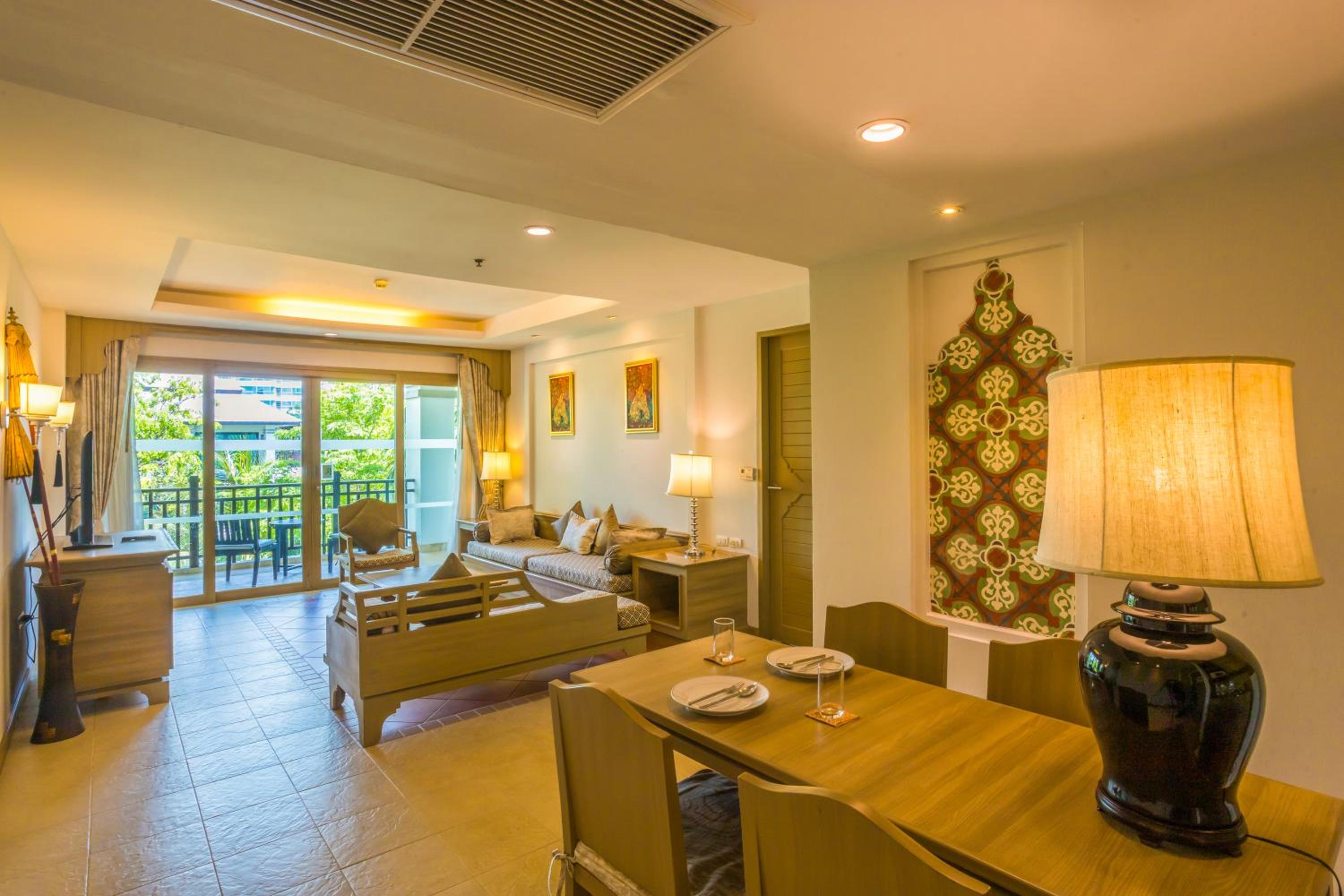 Family Suite One-Bedroom - Photo 1