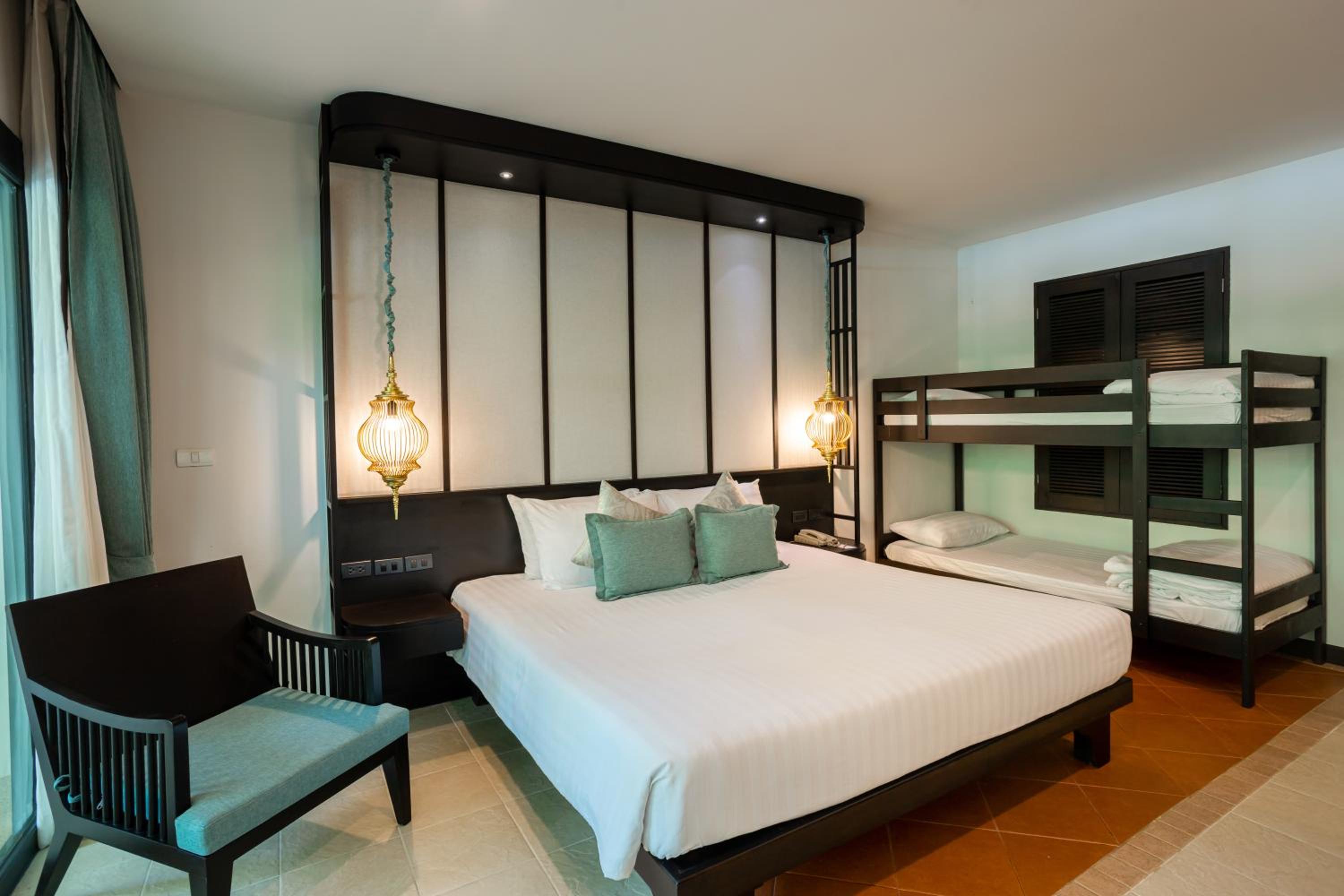 Deluxe Family Room (2 Adults + 2 Children) - Photo 3