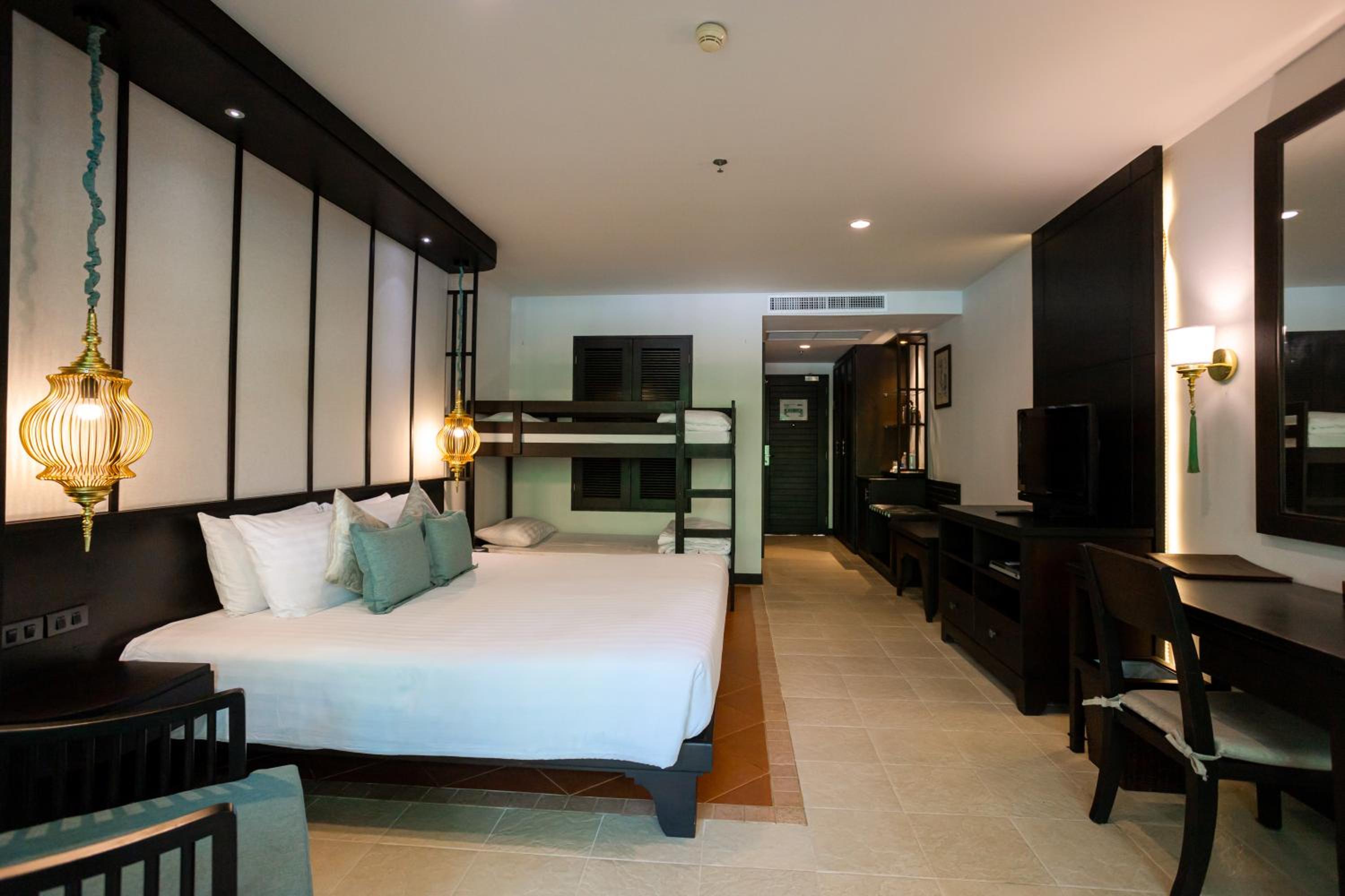 Deluxe Family Room (2 Adults + 2 Children) - Photo 9