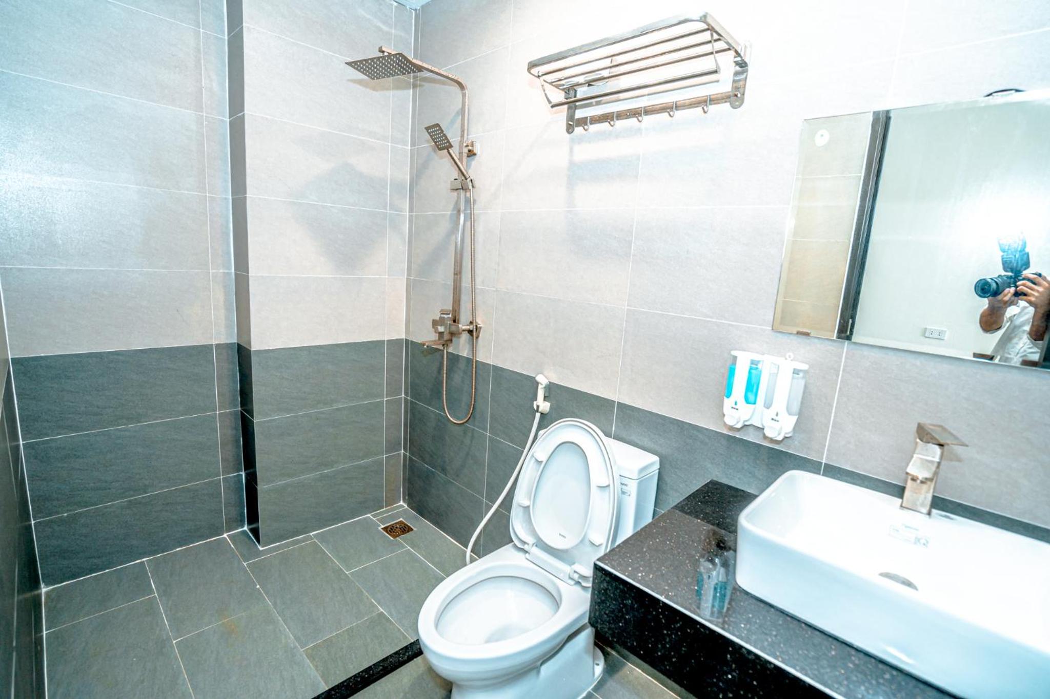 Quadruple Room - Photo 7