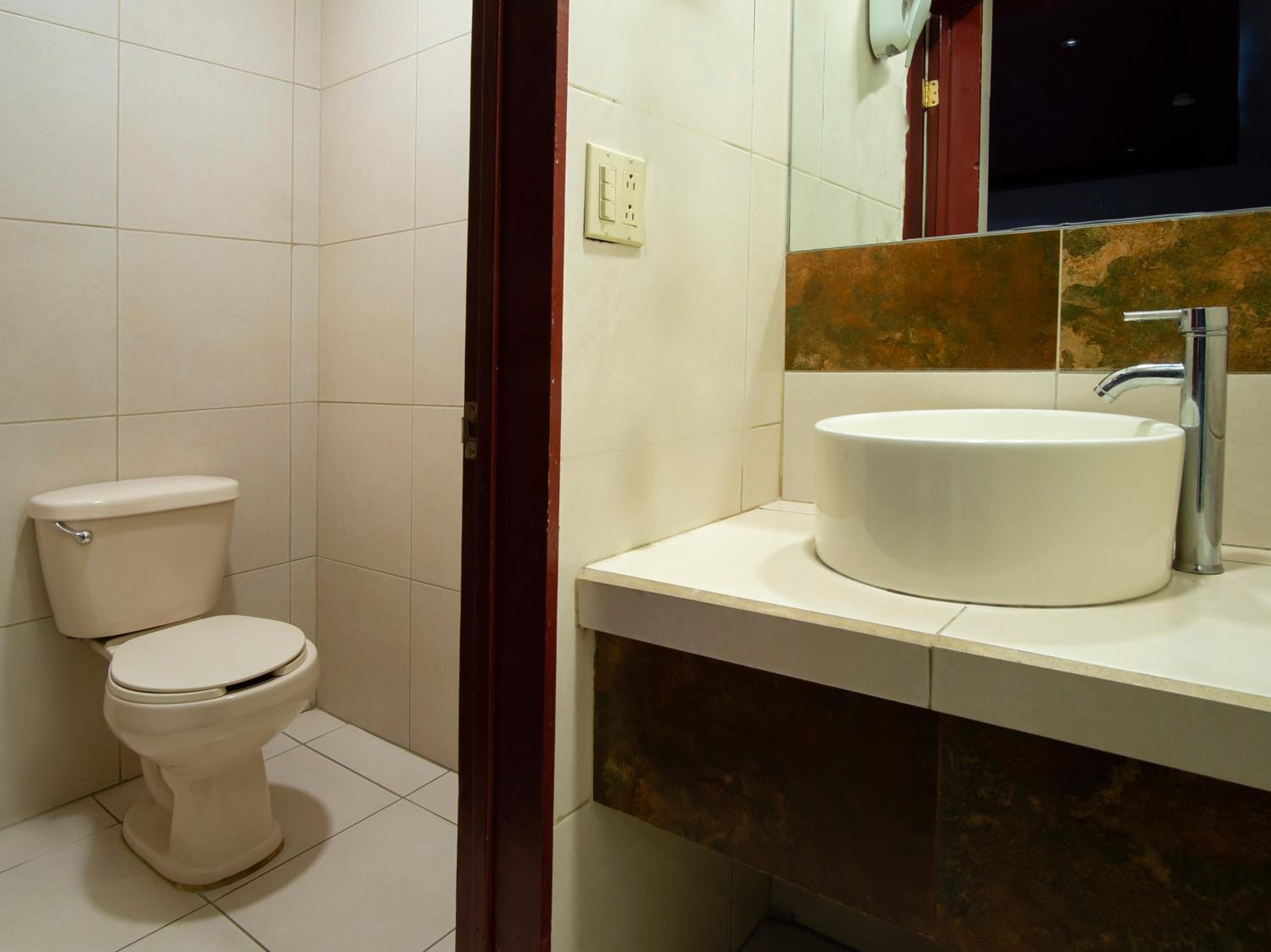 Standard Twin Room - Photo 5