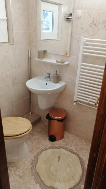 Large Twin Room - Photo 3