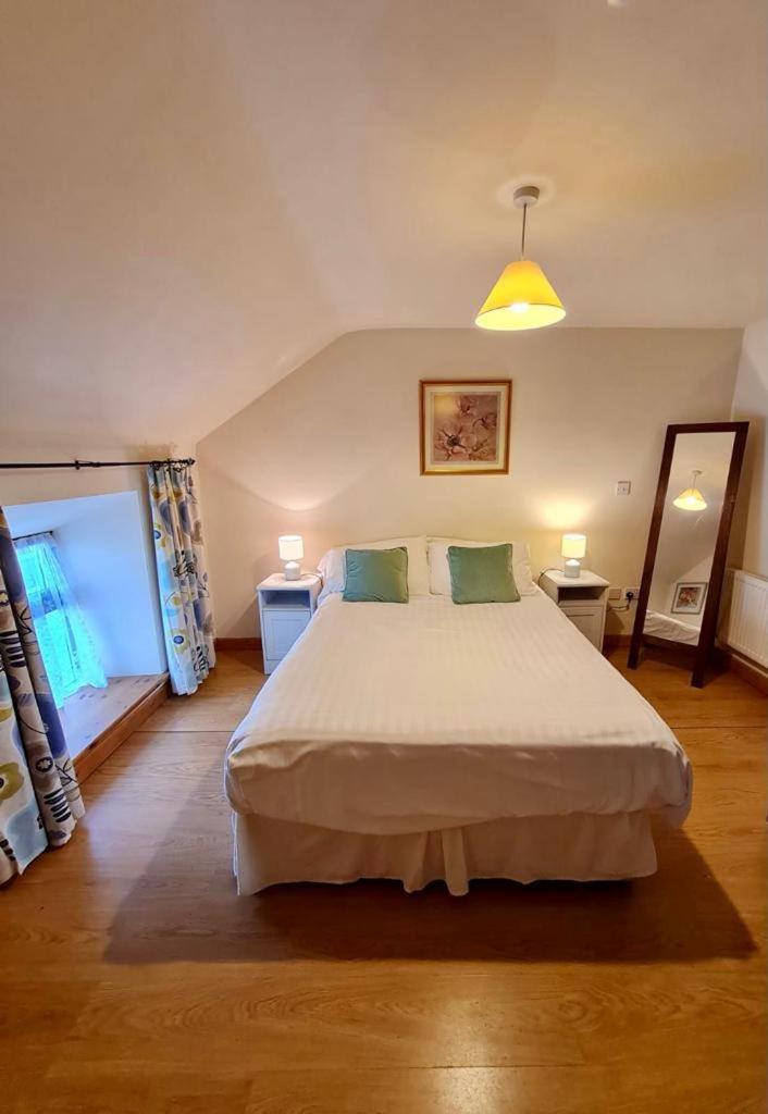 Twin Room With Private Bathroom photo 3