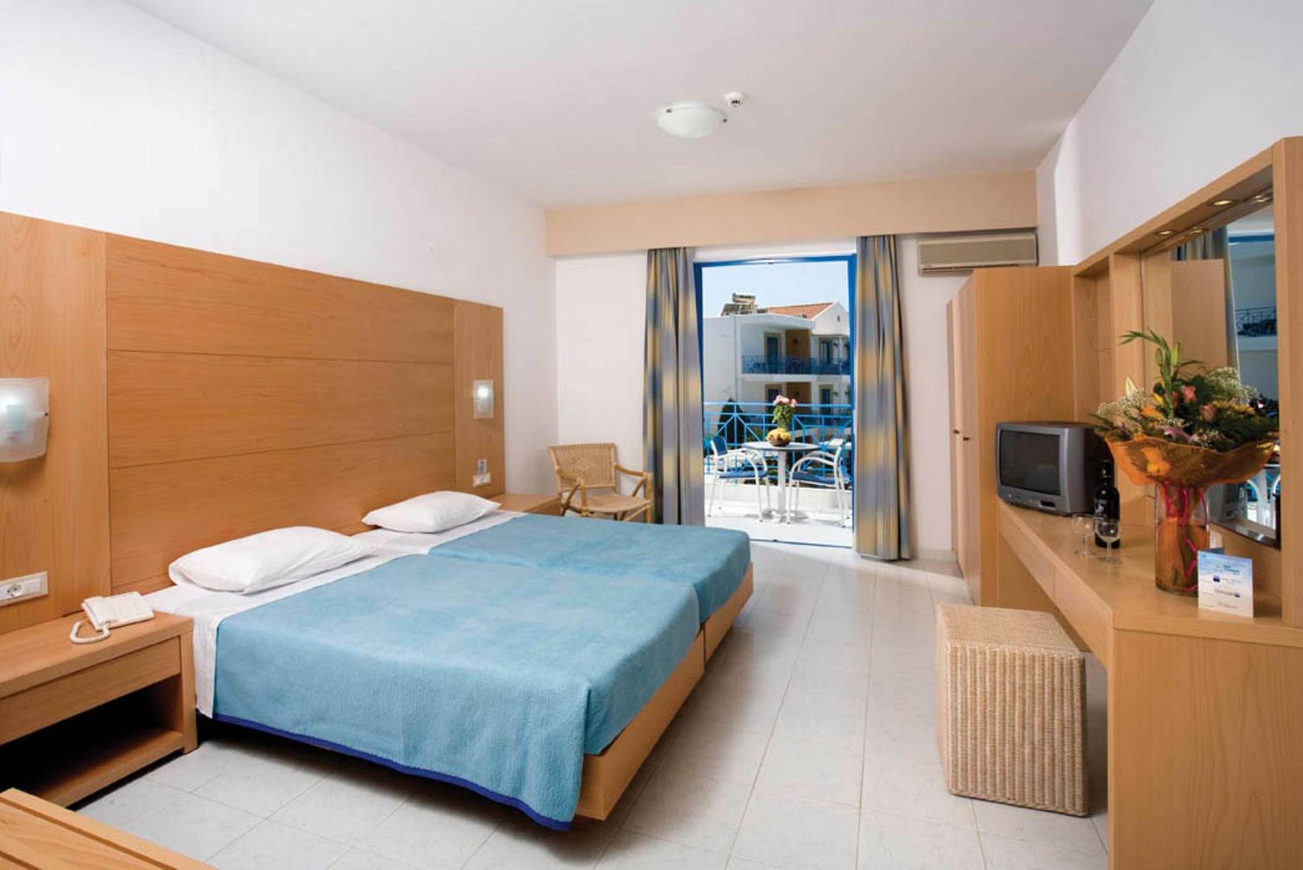 Studio with Balcony (2 Adults) - Photo 4