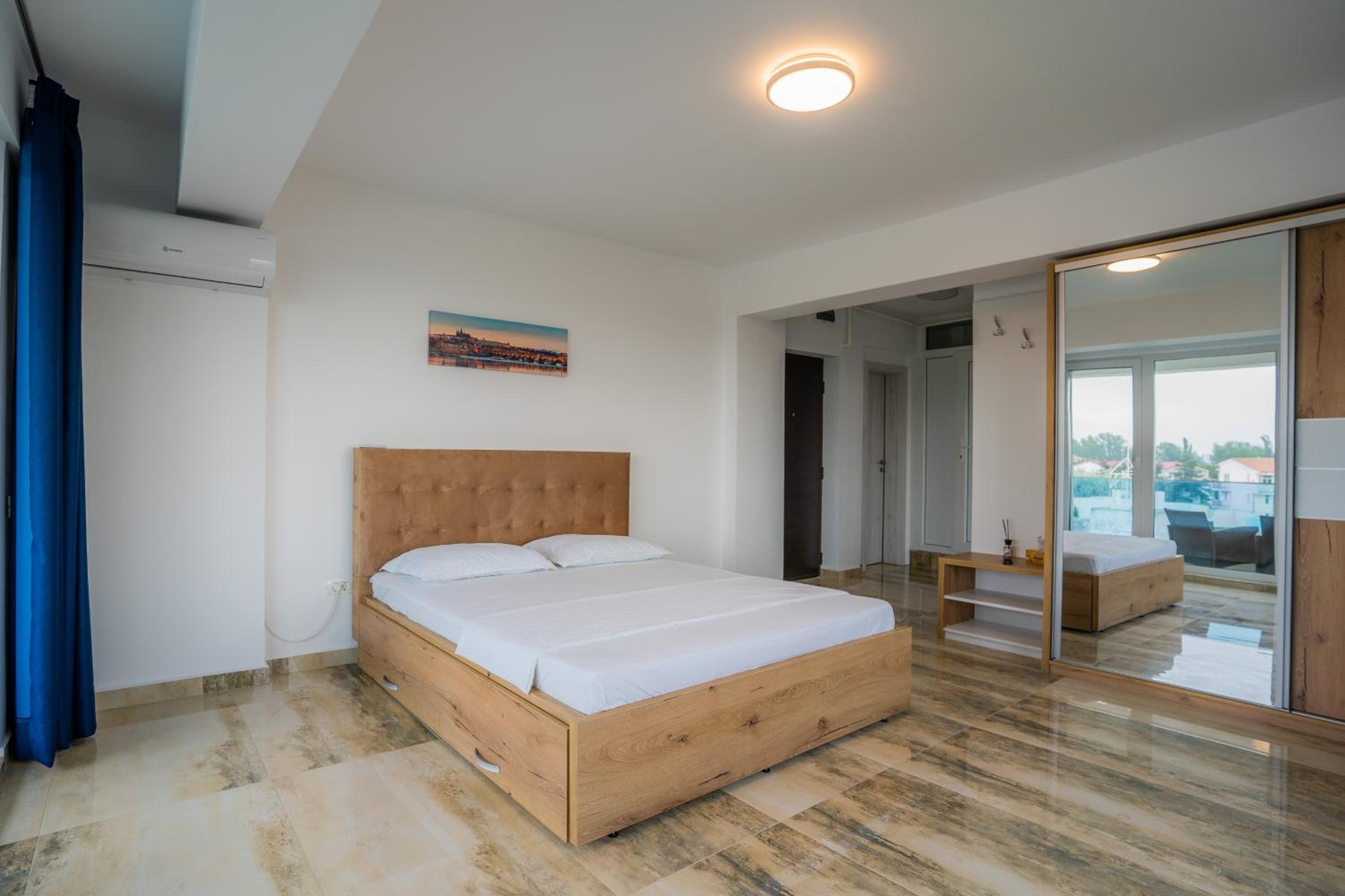 Studio Apartment - Photo 2