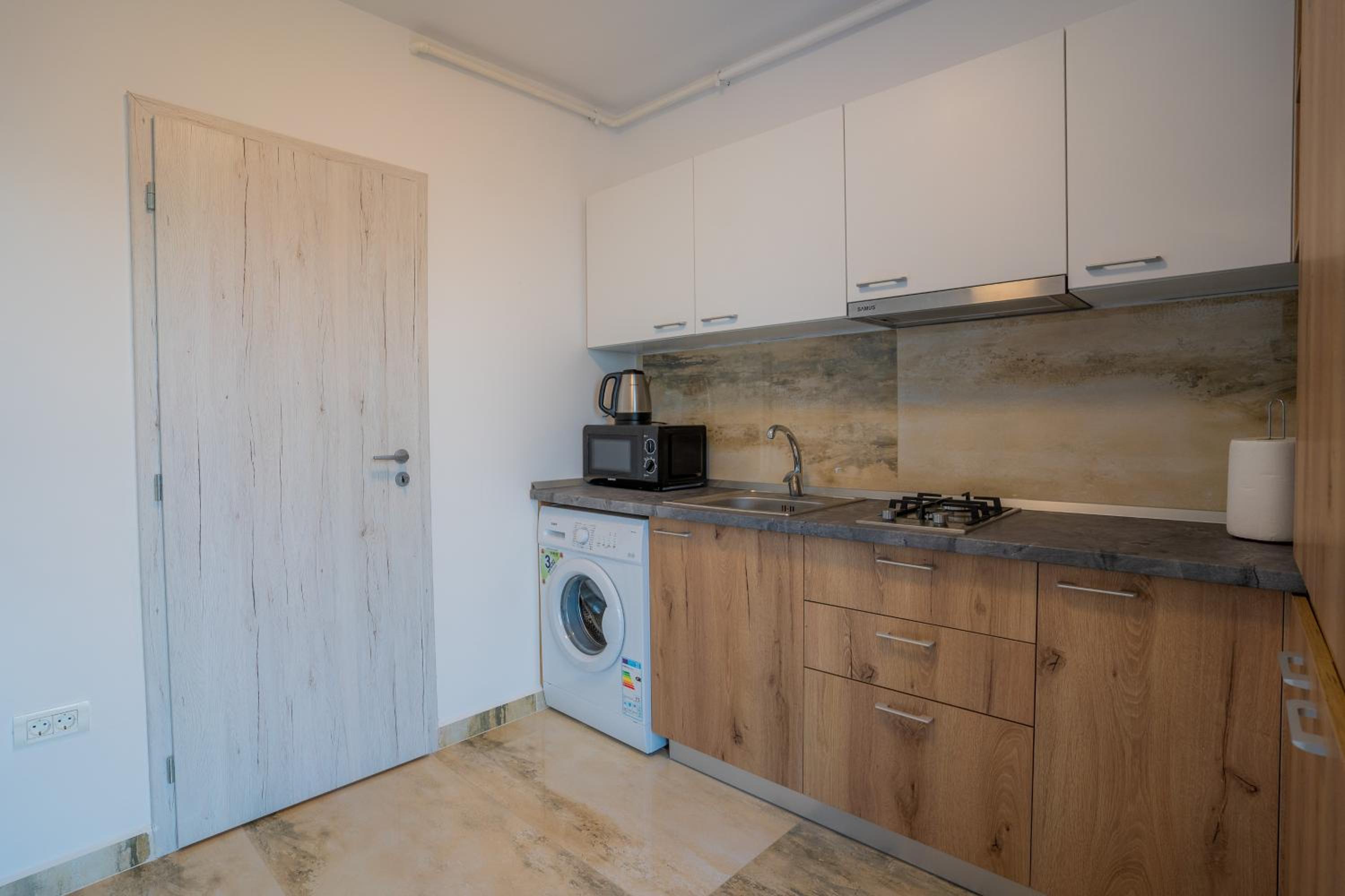 Studio Apartment - Photo 6