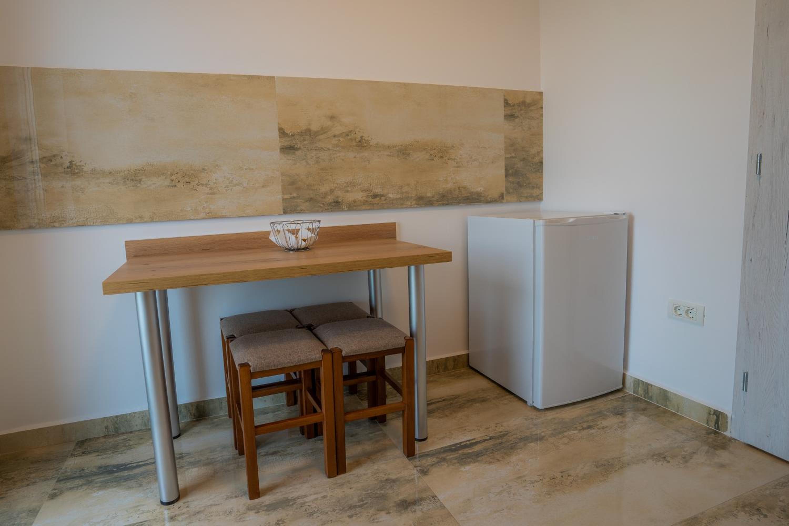 Studio Apartment - Photo 8