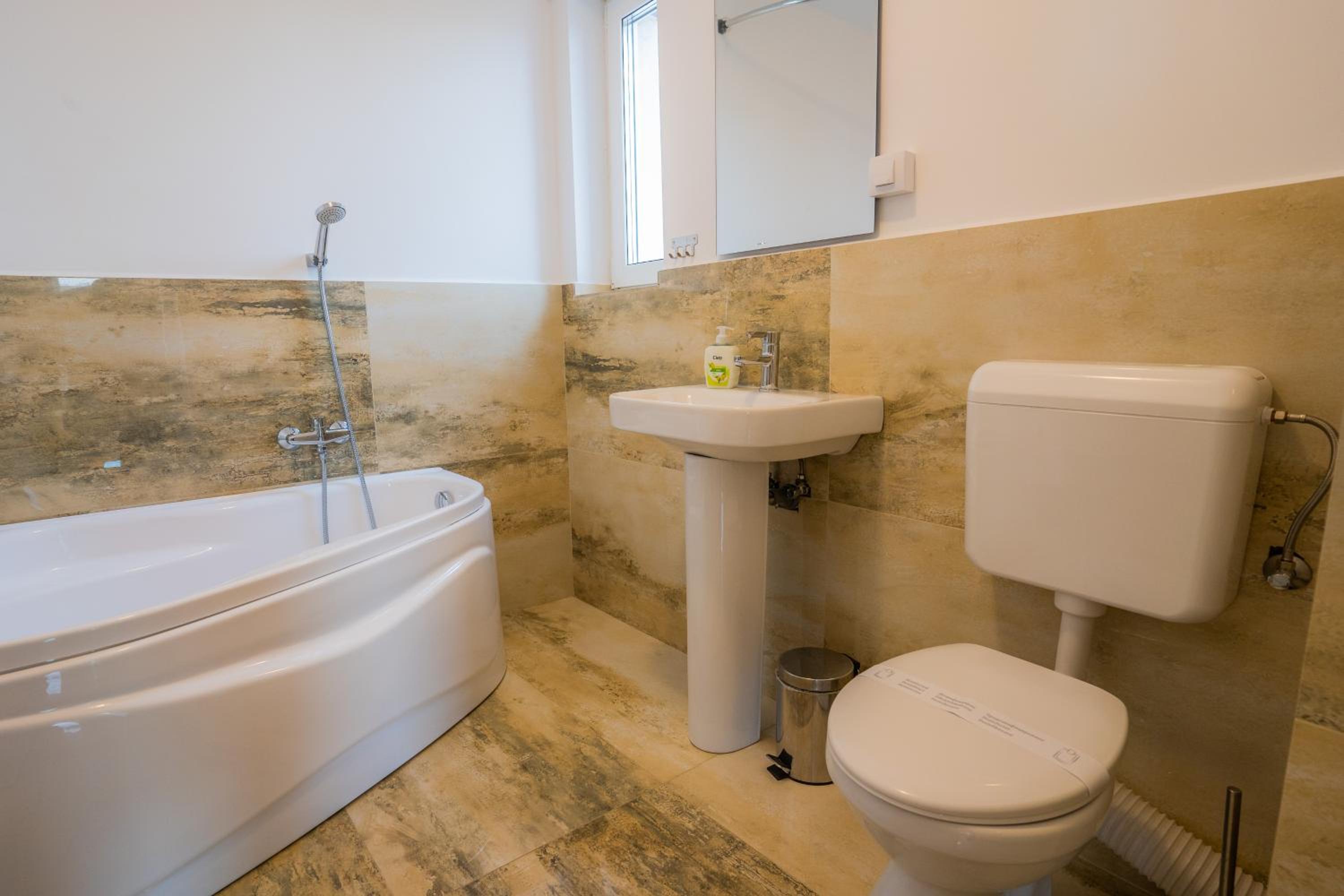 Studio Apartment - Photo 9