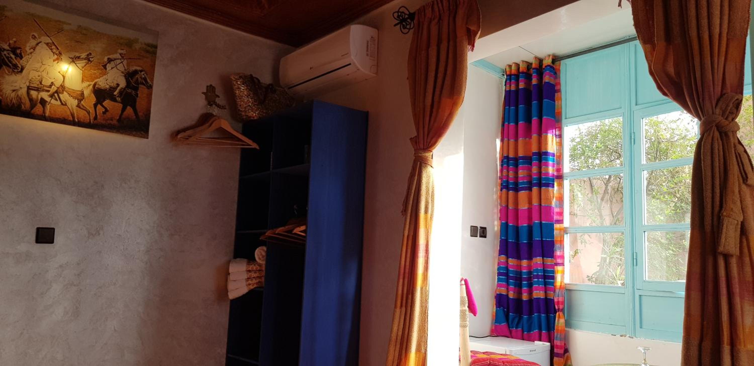 Standard Twin Room with Sofa - Photo 5