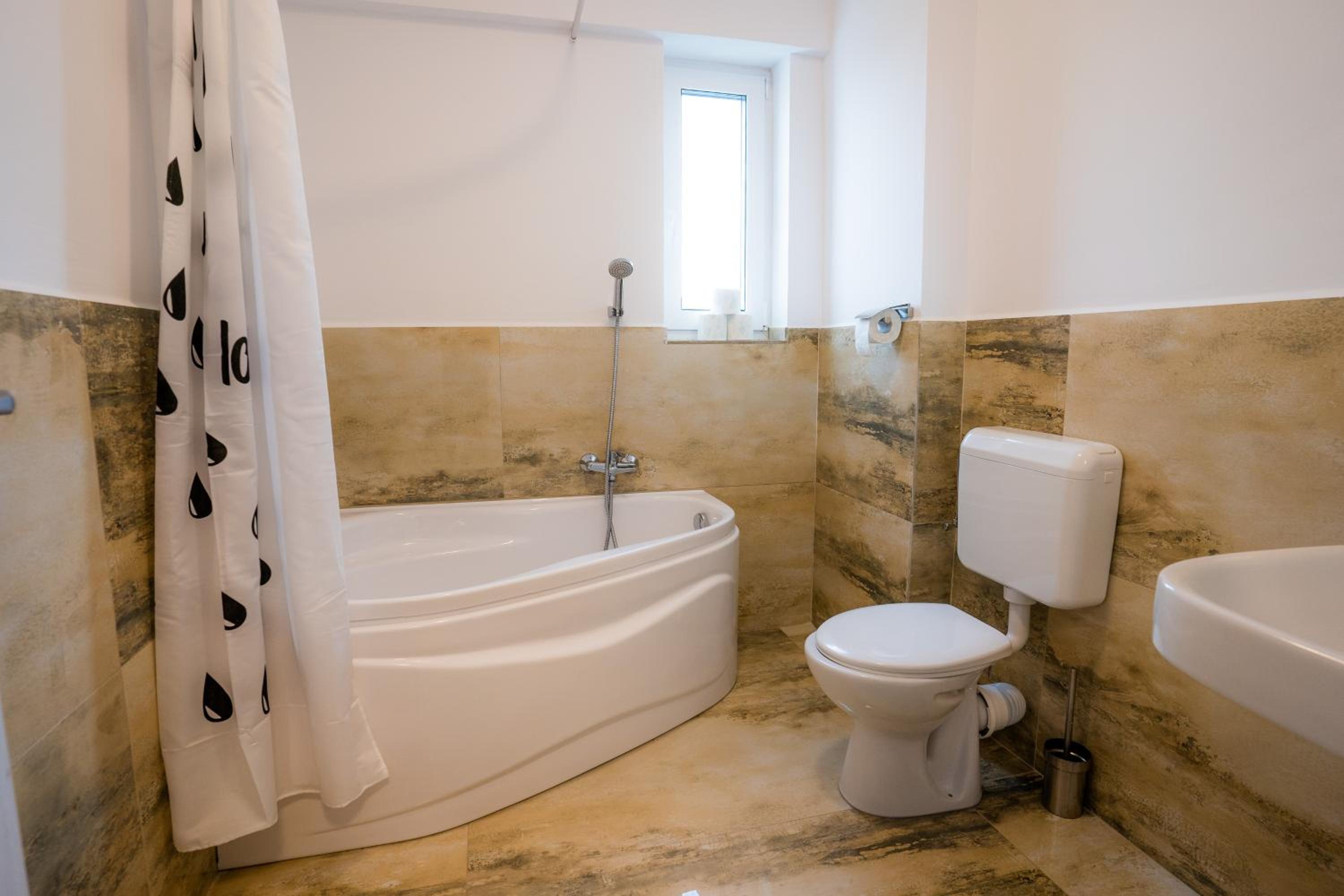 Two-Bedroom Apartment - Photo 5