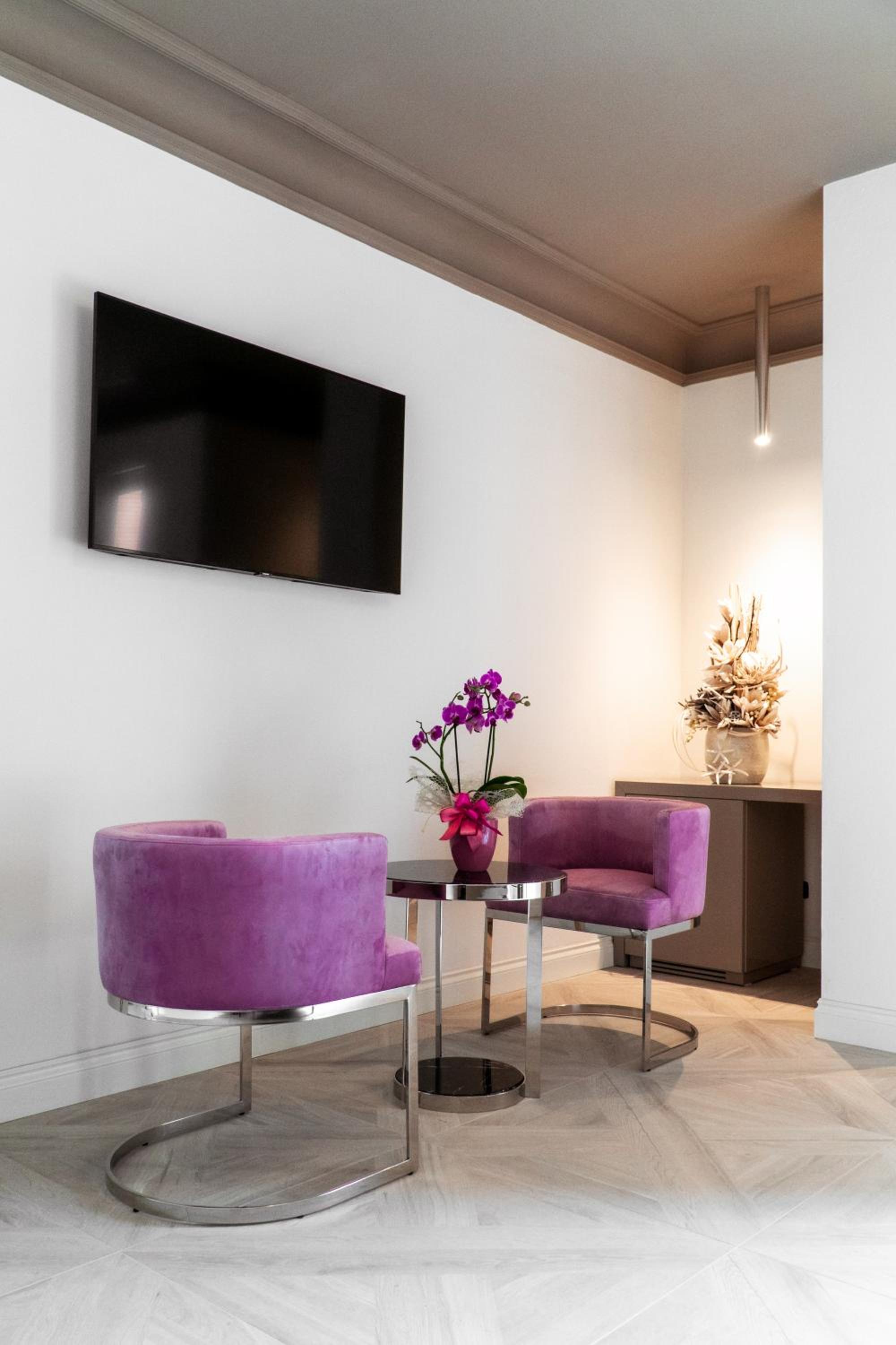 Deluxe King Room with Terrace photo 2