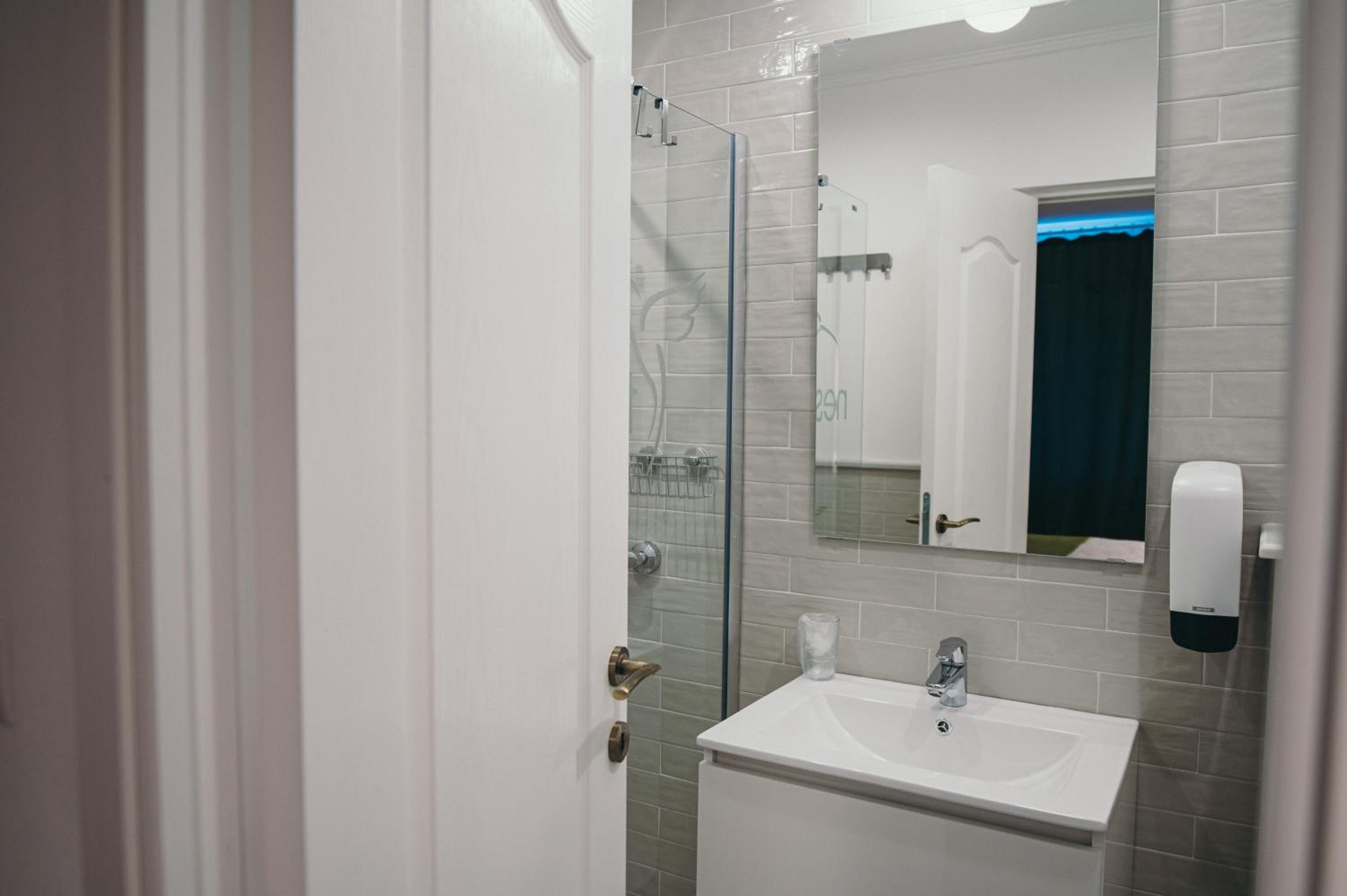 Superior Double or Twin Room - Photo 5