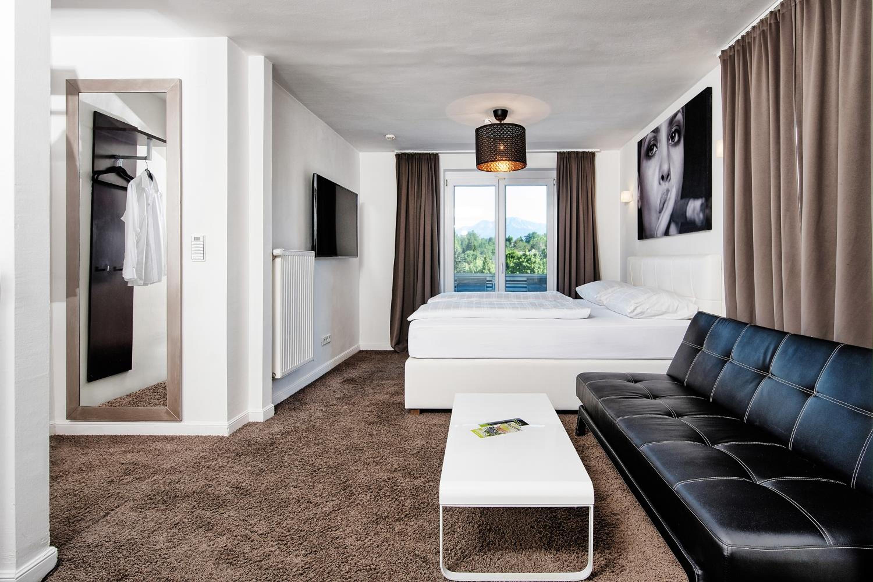 Double Room with Spa Bath photo 1