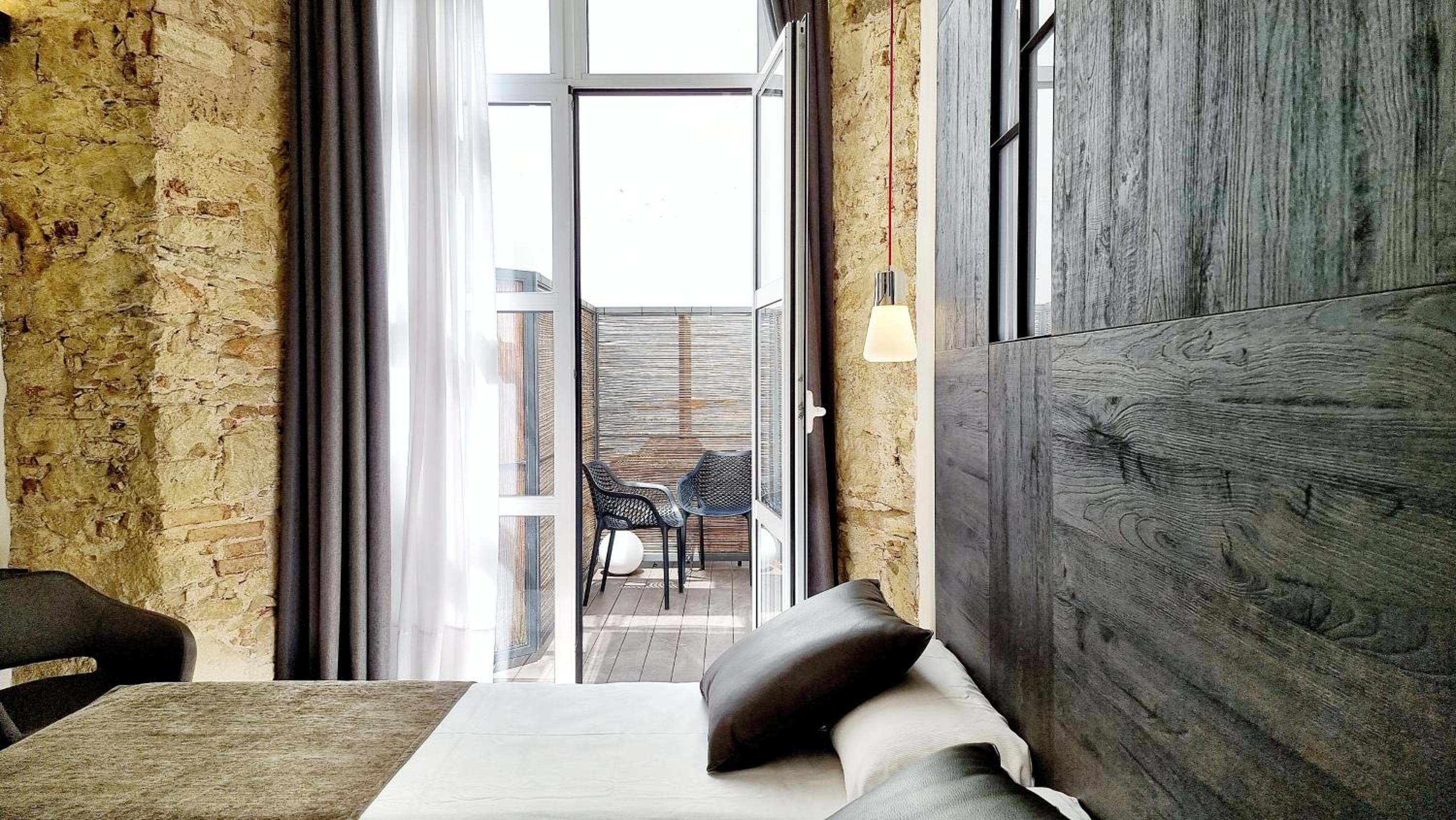 Interior Double or Twin Room with Patio  photo 3