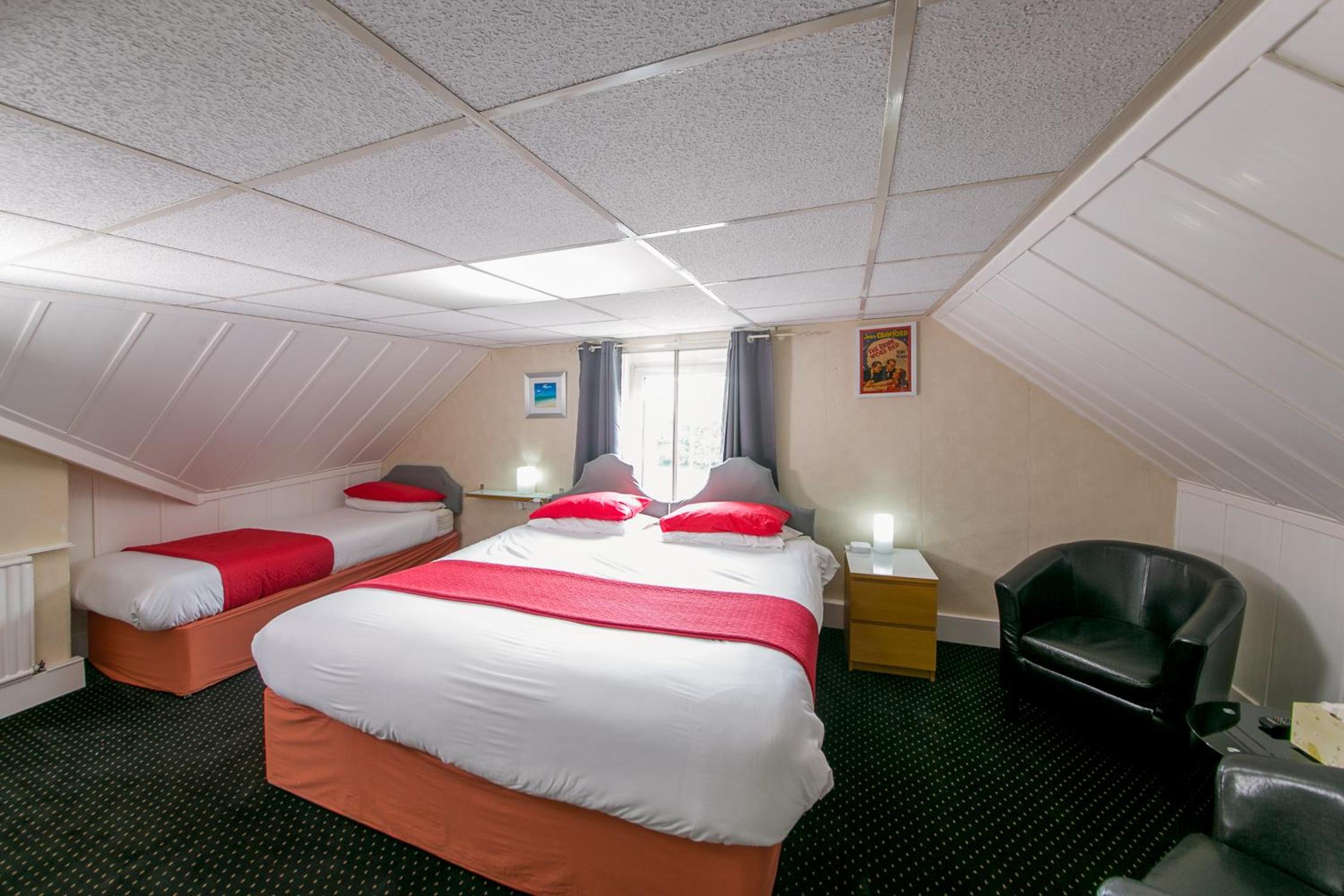 Twin Room - Photo 1