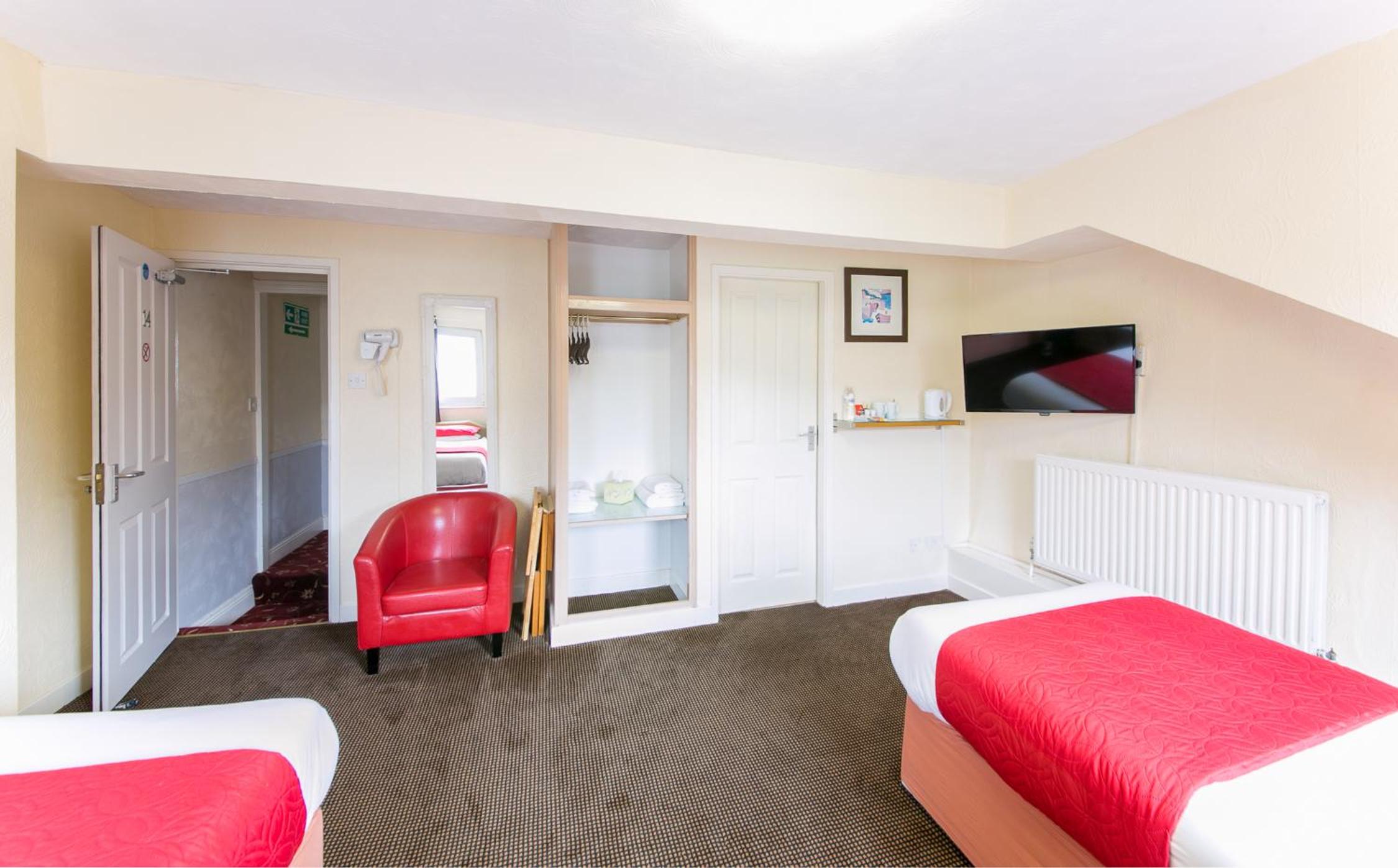 Twin Room - Photo 2